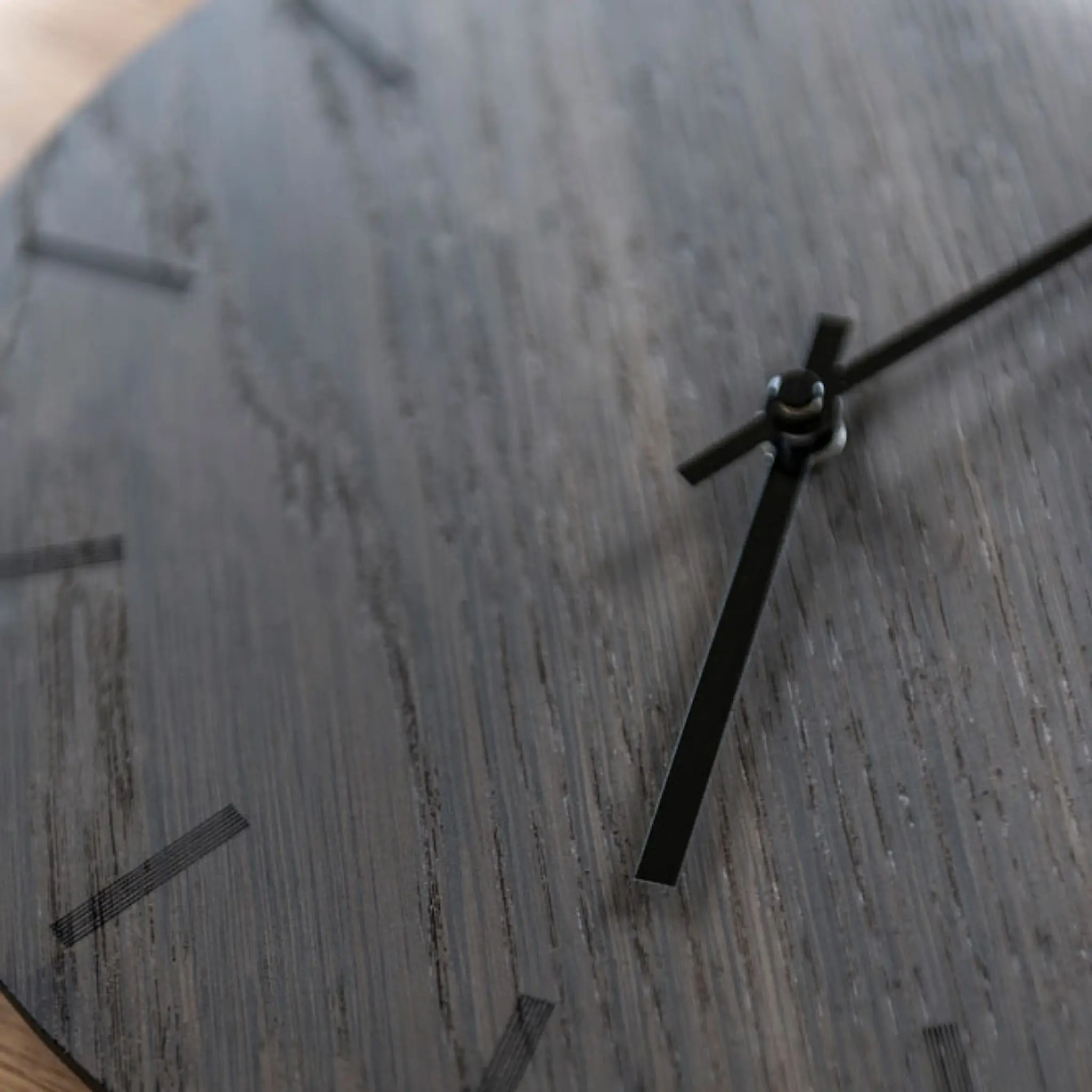 Hemverk Dark Oak väggklocka 38 cm mörk ek med svart visare