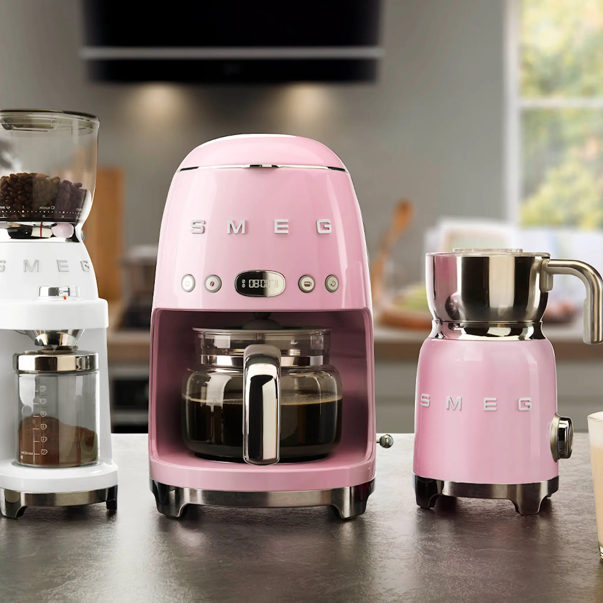 Smeg Mjölkskummare MFF11 600 ml rosa