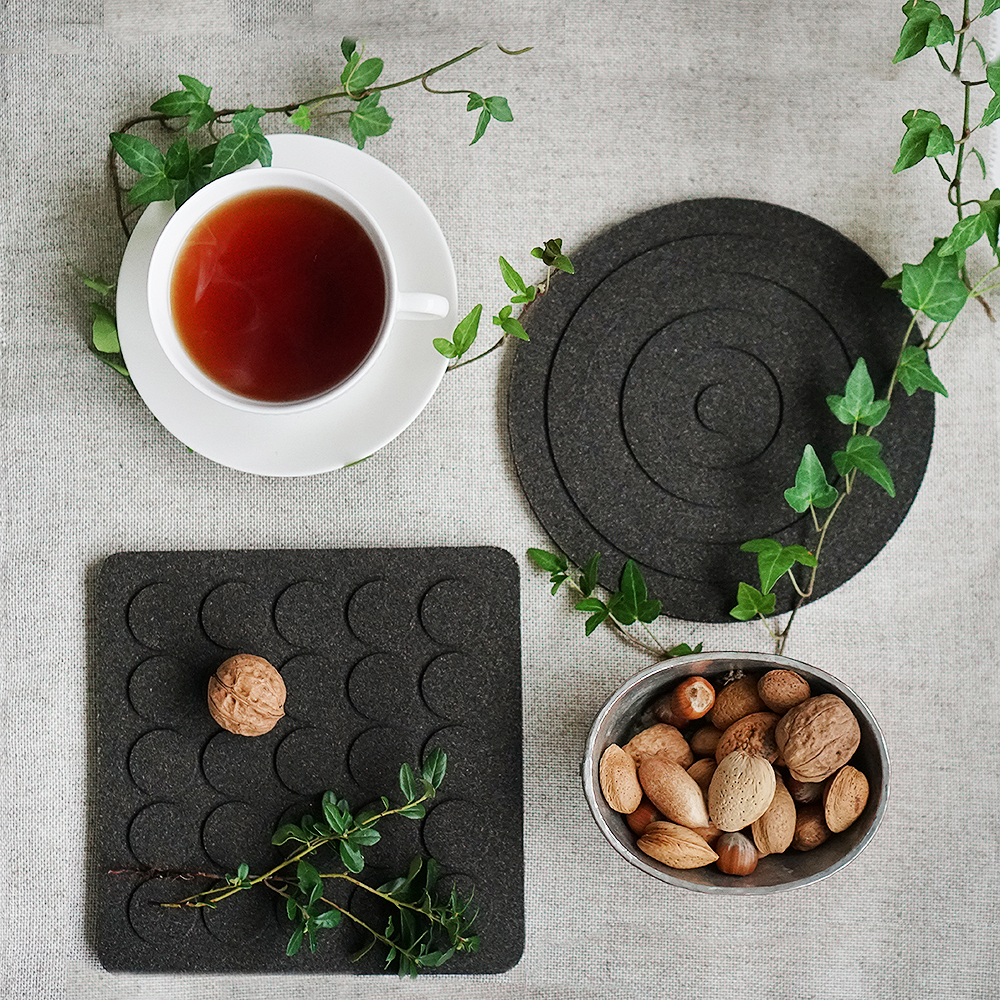 Born in Sweden Gryteunderlag kork 21 cm svart