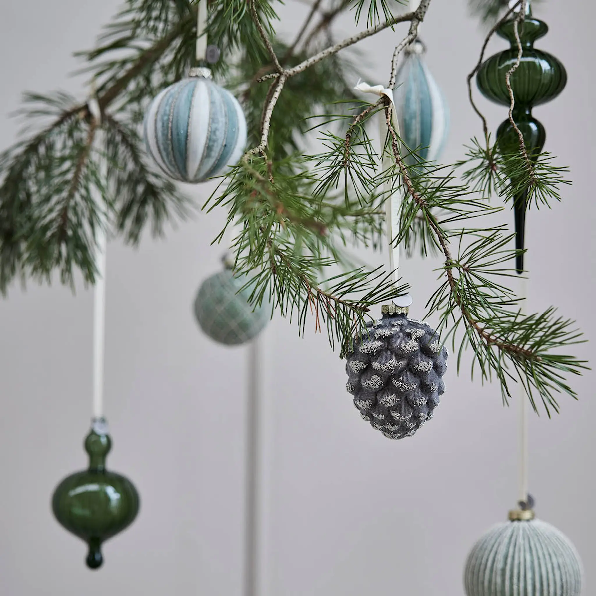 Lene Bjerre Nomillia julgransdekoration avlång 13 cm turkos/benvit