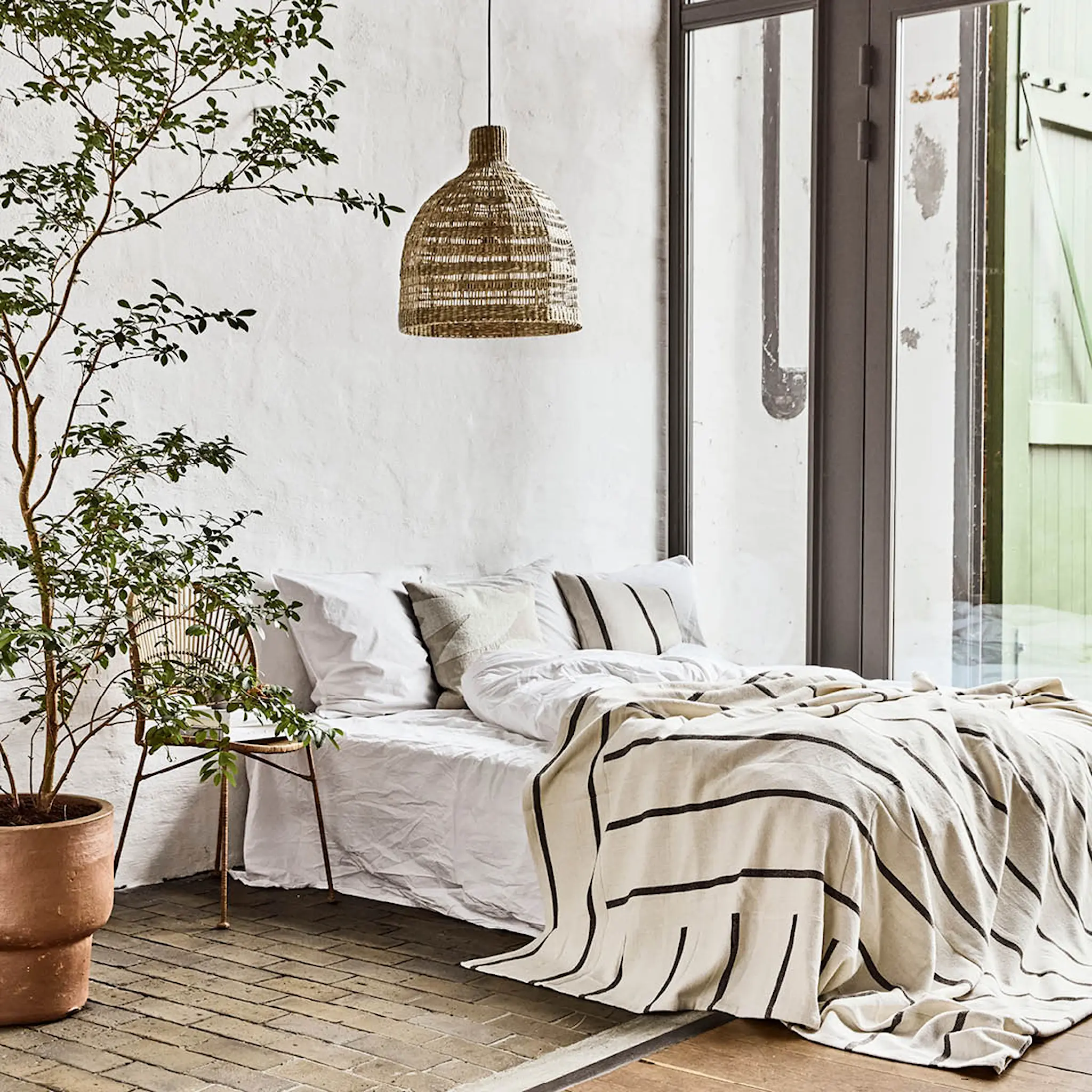 House Doctor Tyynynpäällinen Nula 50x50 cm tummanruskea