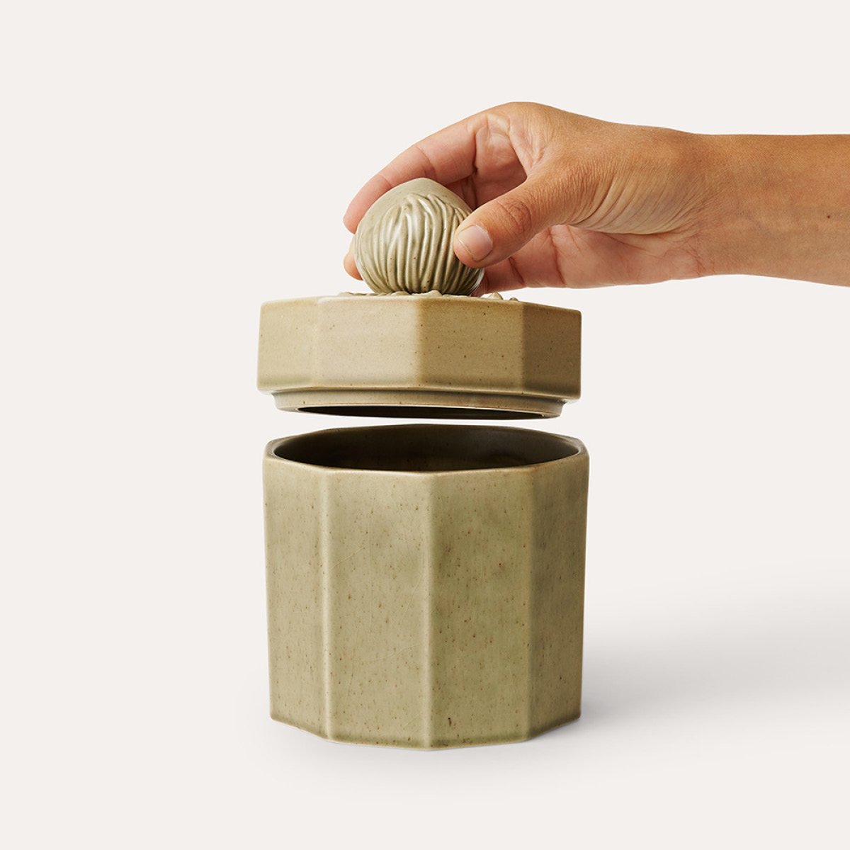 Sthål Arabesque Tuoksukynttilä lavender & camomille 17 cm Hazelnut Graystone