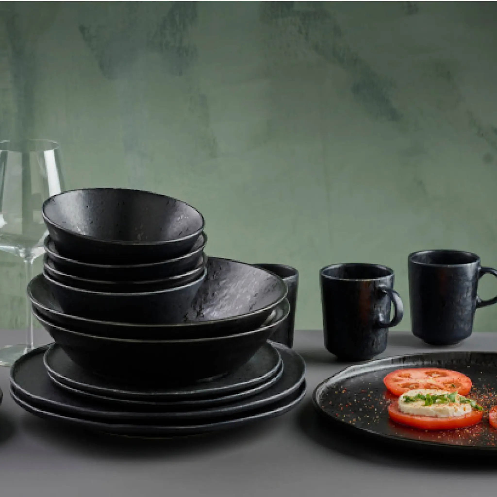 Modern House Black Satin Serveringsfat 32 cm