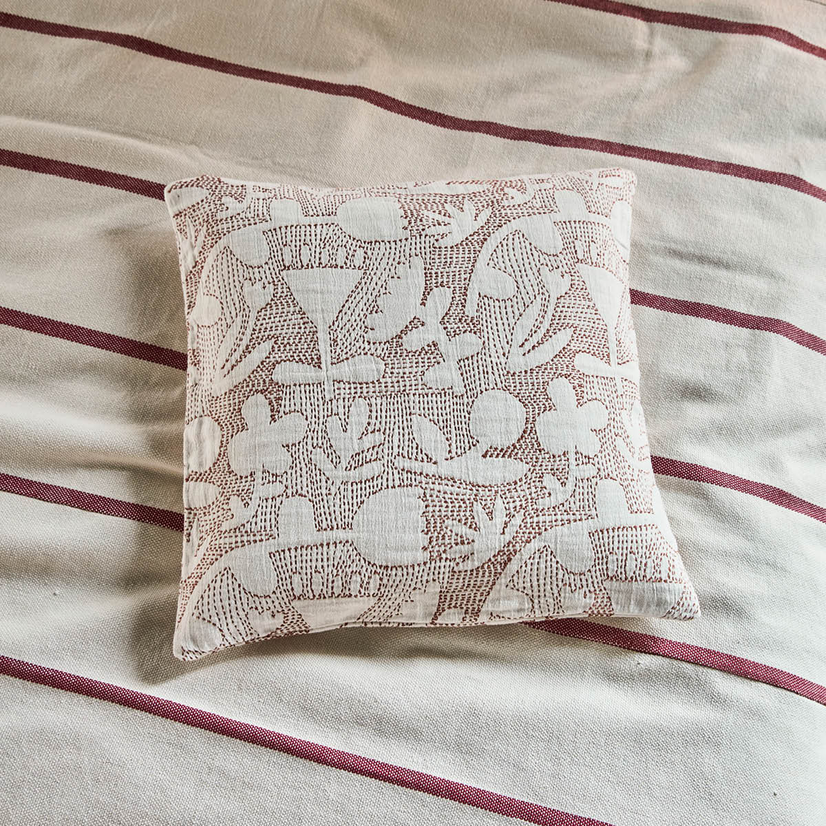 House Doctor Sari Tyynynpäällinen 50x50 cm Offwhite/Ruskea