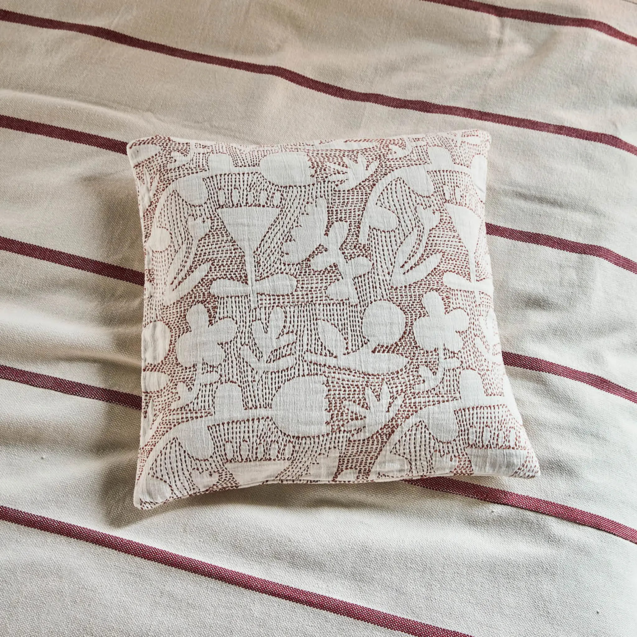 House Doctor Sari kuddfodral i bomull 50x50 cm offwhite/brun