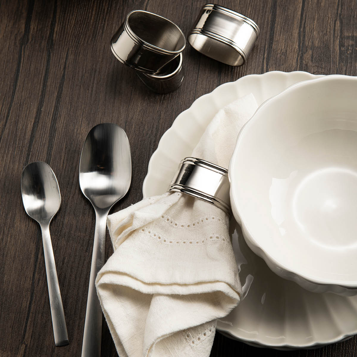 Stiernholm Nobel Lautasliinarengas 2 kpl Kiiltävä teräs