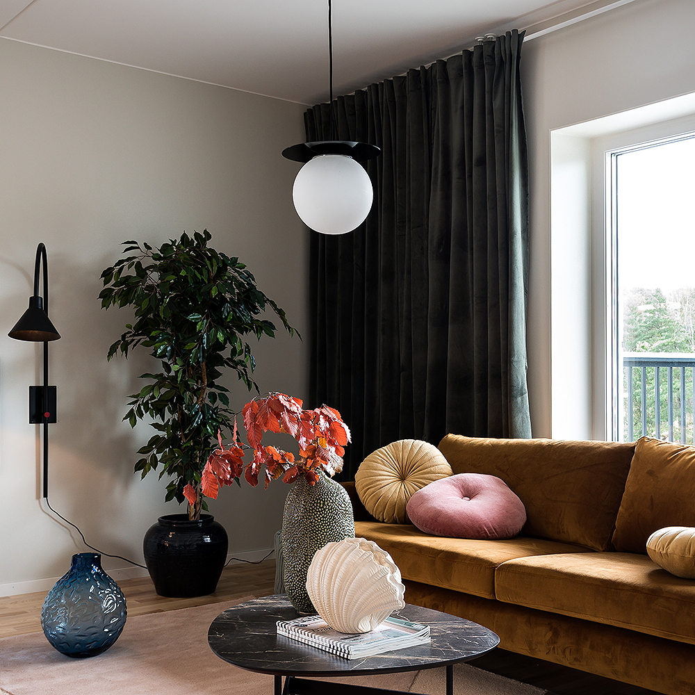 ByOn Lush Globe Taklampa 27 cm Svart/vit