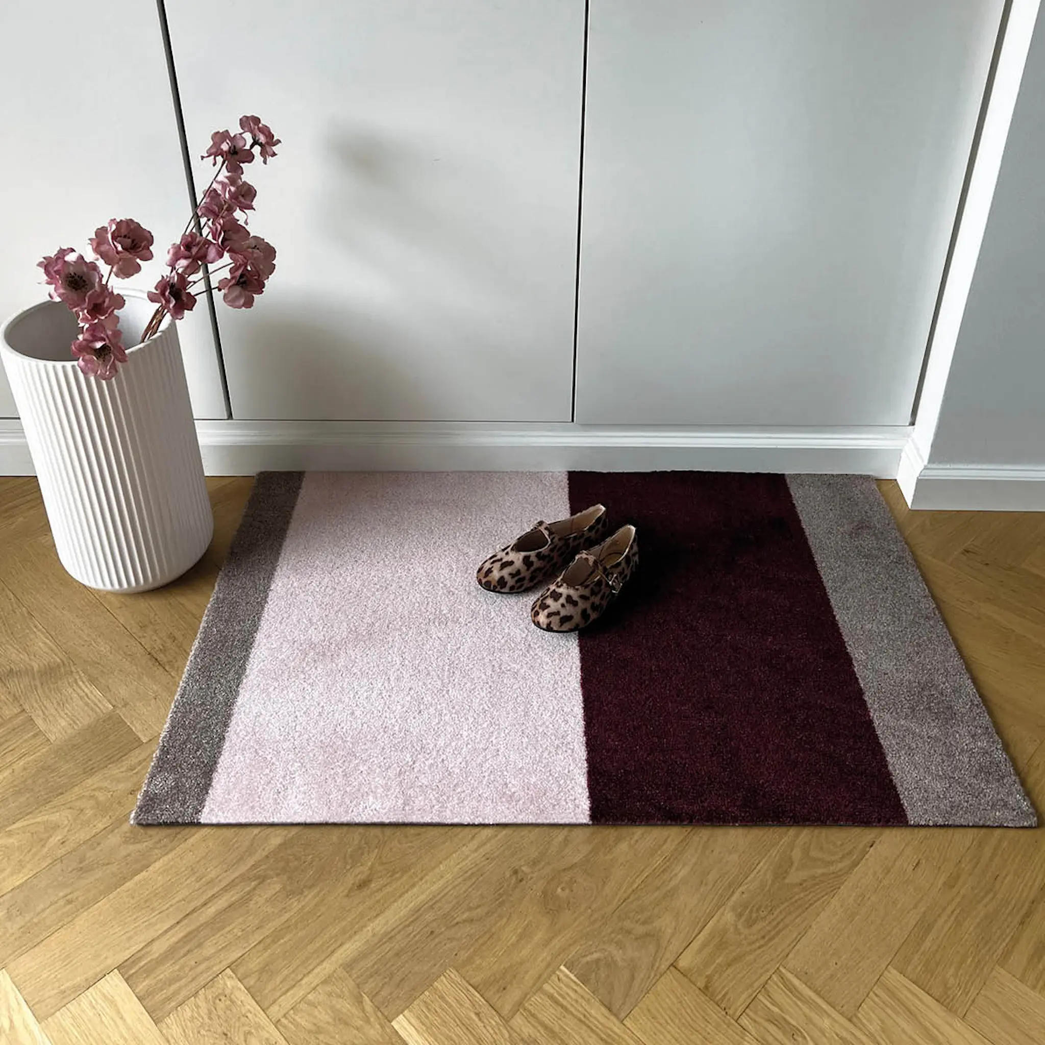 Tica Copenhagen Stripes Horizontally golvmatta 90x60 cm bordeaux/rose/sand