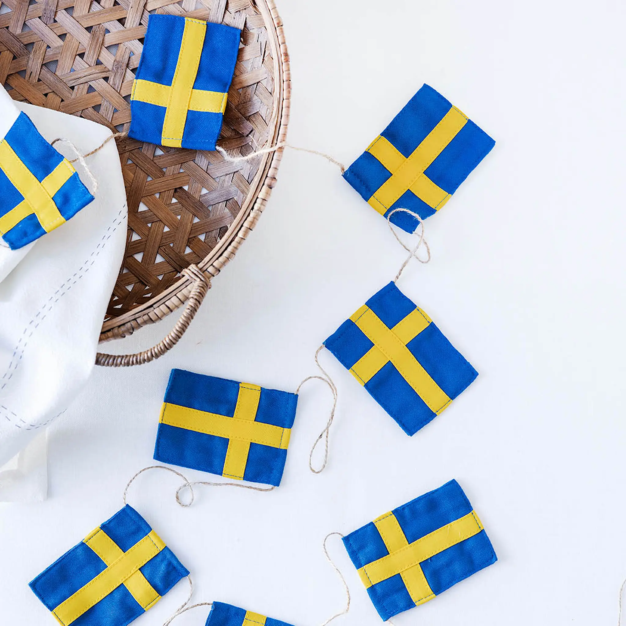 Langkilde & Søn Flaggspel med svenska flaggor stora 10 cm