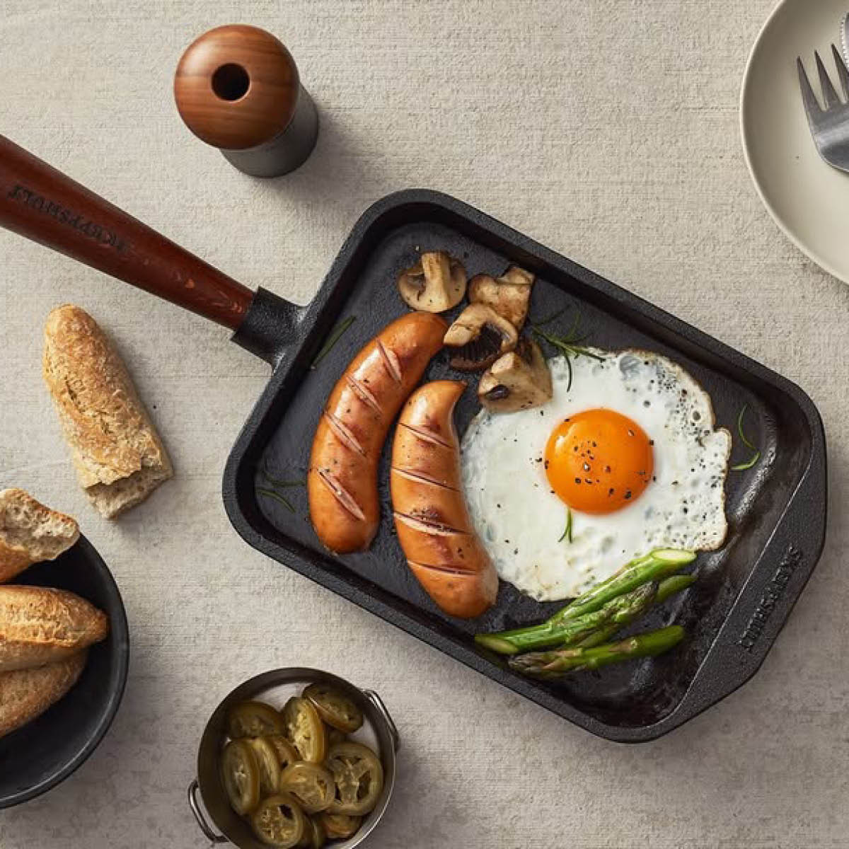 Skeppshult Traditional omelettpanna rektangulär 16x22 cm med trähandtag