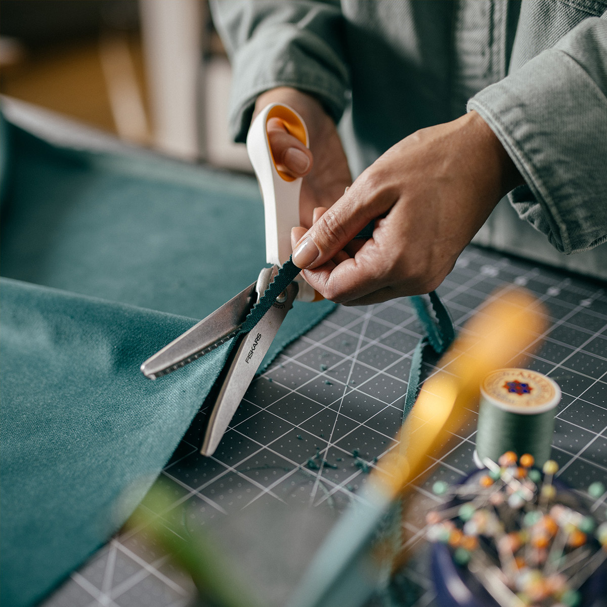 Fiskars Softgrip mönstersax 24 cm orange