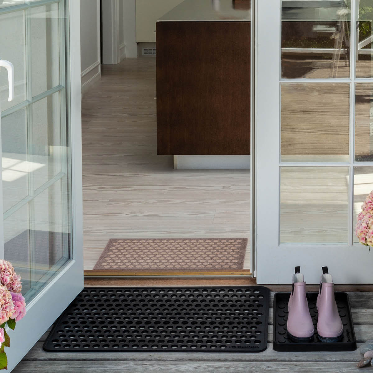 Tica Copenhagen Dot skobricka liten 28x38x3 cm svart