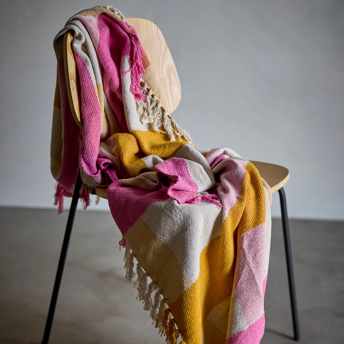Bloomingville Hadley pledd 160x130 cm rutet