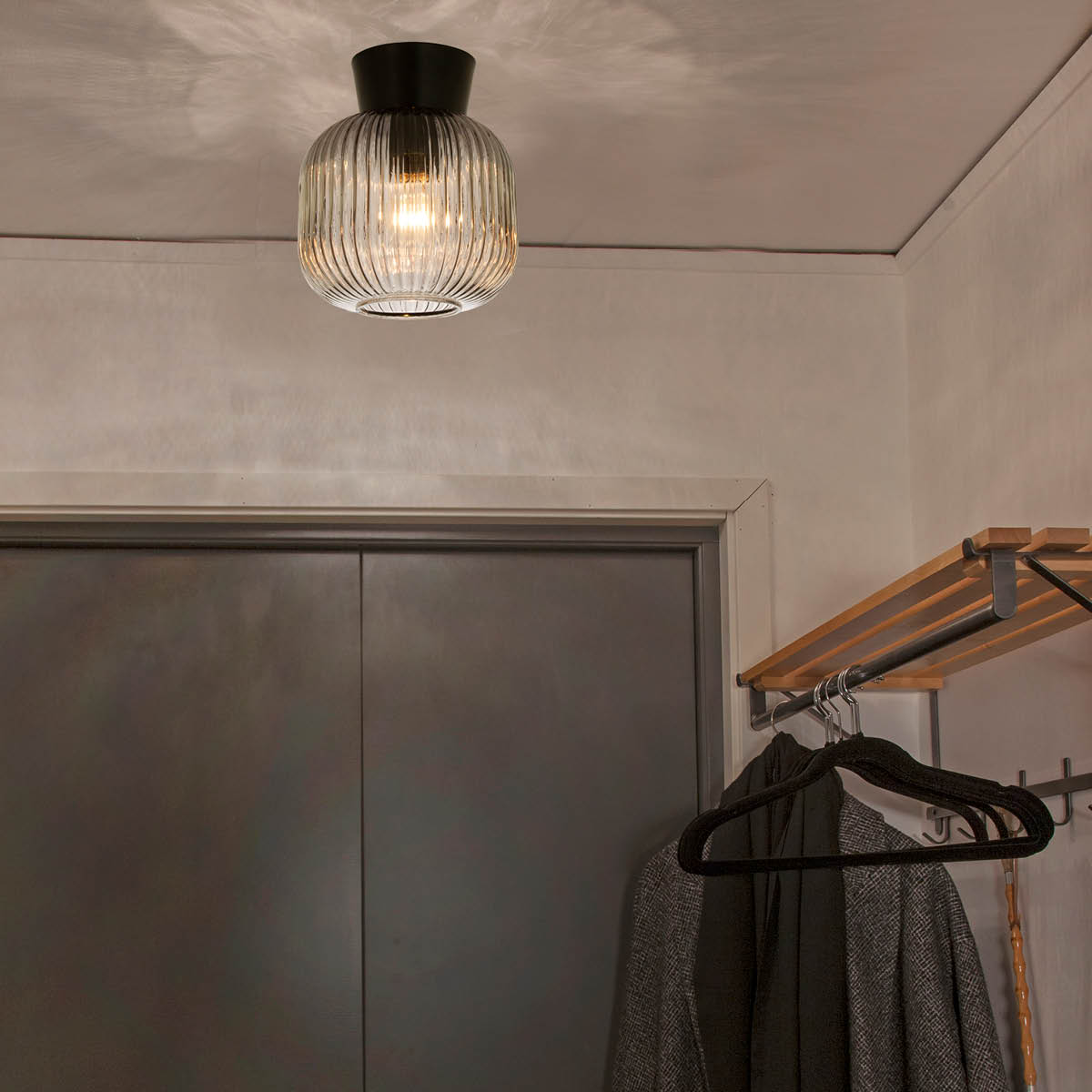 Aneta Lighting Vanja plafond 20 cm svart/røykfarget