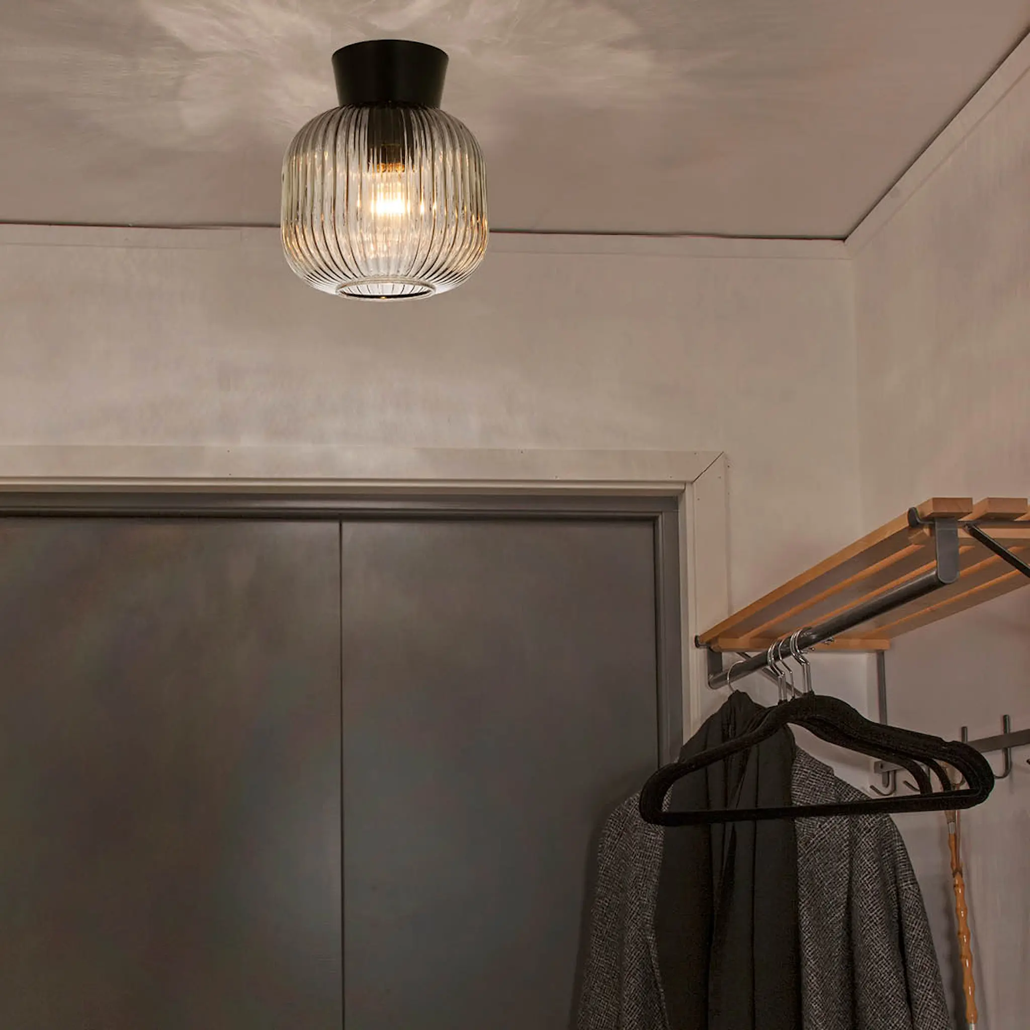 Aneta Lighting Vanja plafond 20 cm svart/røykfarget