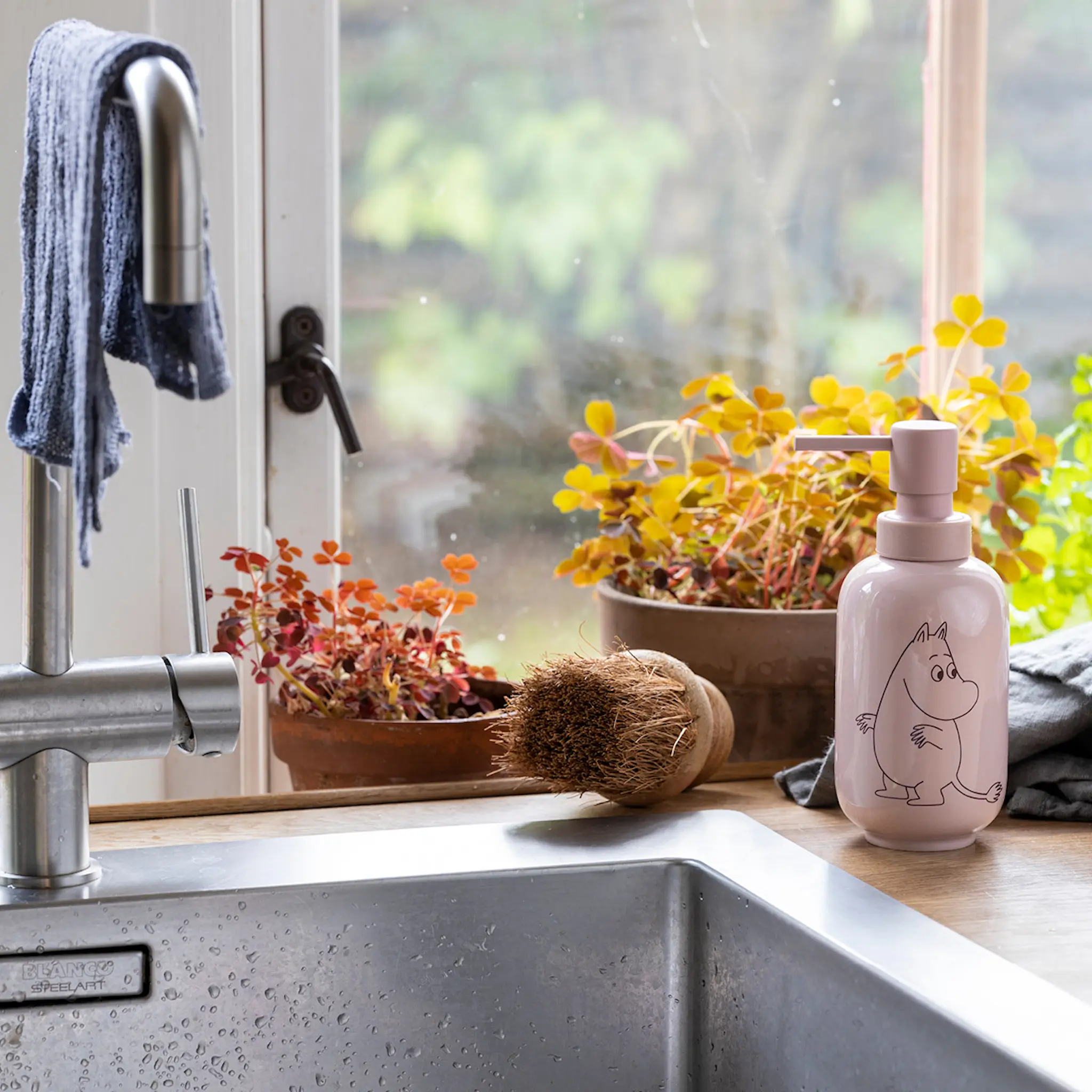 Dsignhouse x Moomin Muumi Saippuapumppu 35 cl Vaaleanpunainen