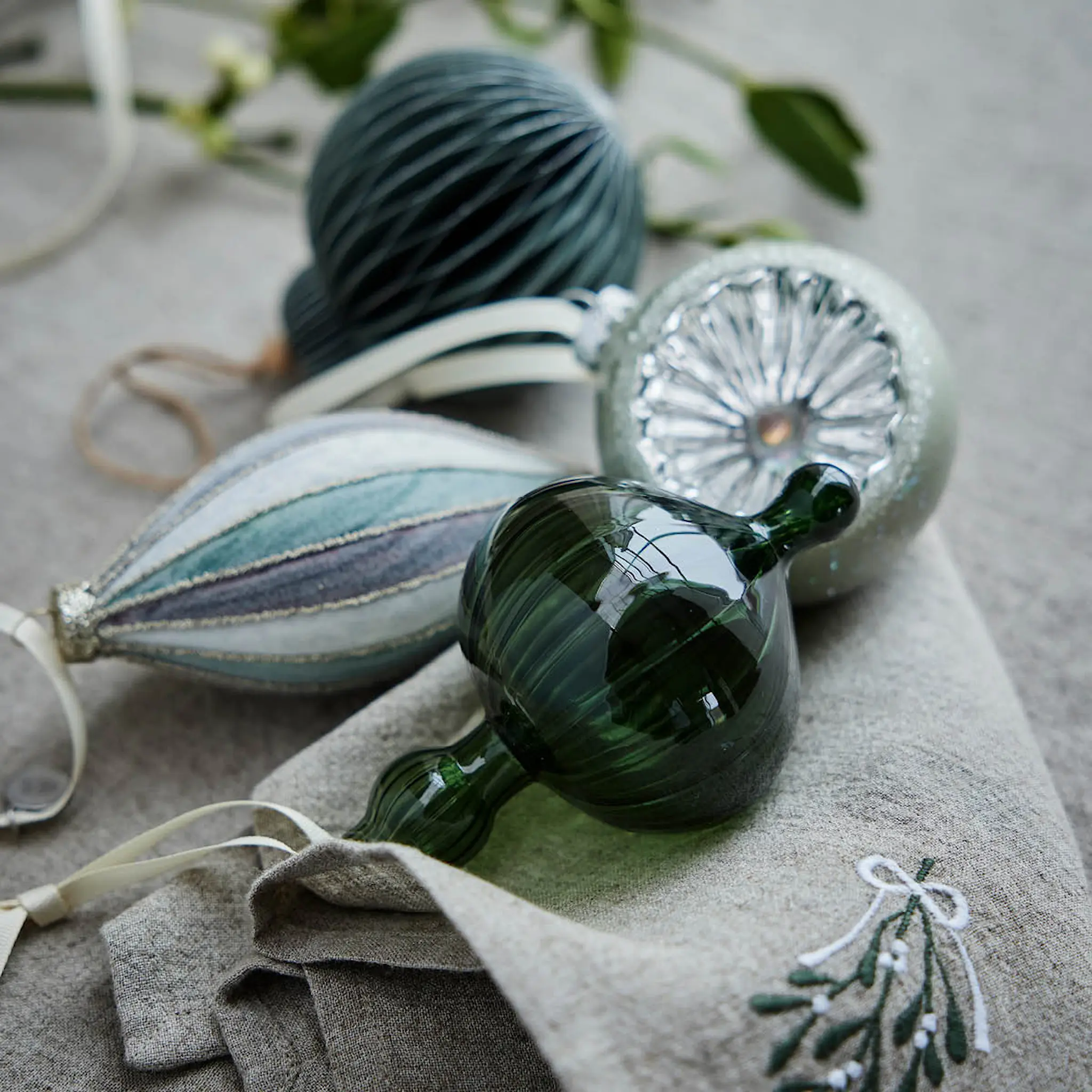 Lene Bjerre Glosille ornament julkula 14,5 cm grön