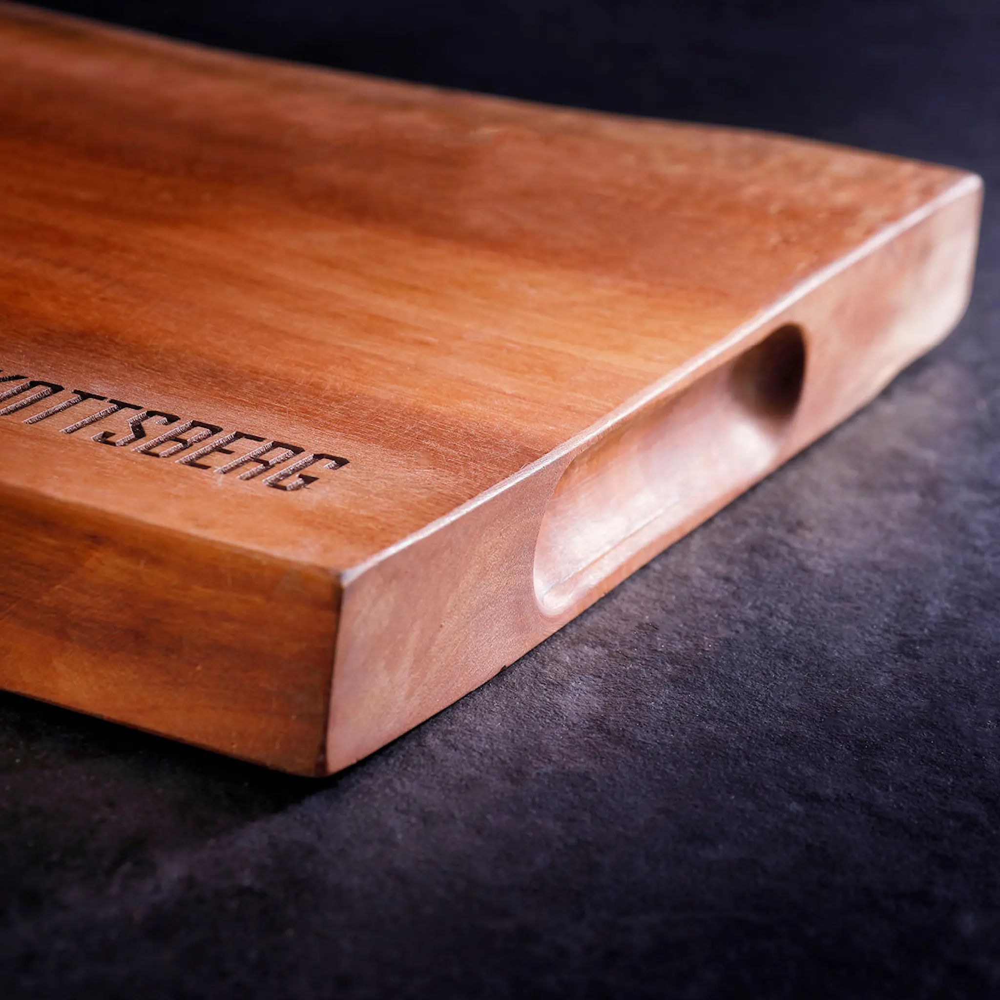 Skottsberg Skjærebrett i tre 35x18 cm hover