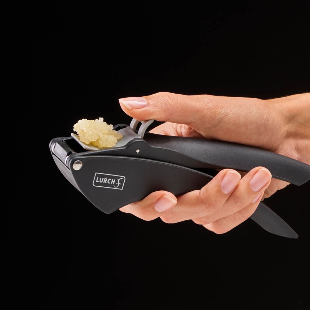 Lurch Vitlökspress med skrapbygel 17,5 cm svart