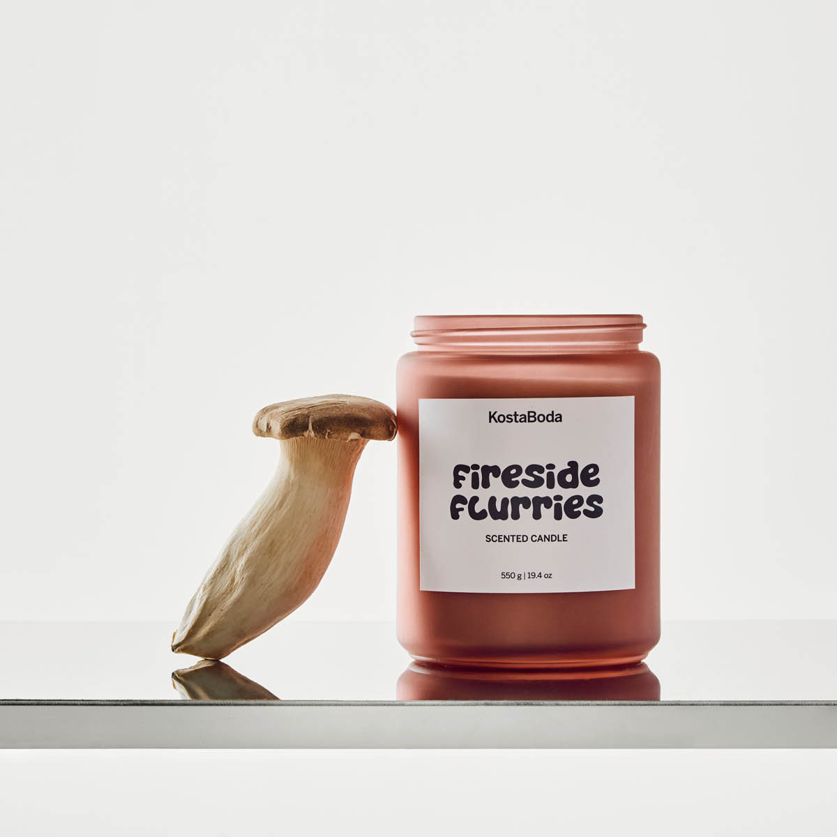 Kosta Boda Mind Tuoksukynttilä 13 cm Fireside Flurries