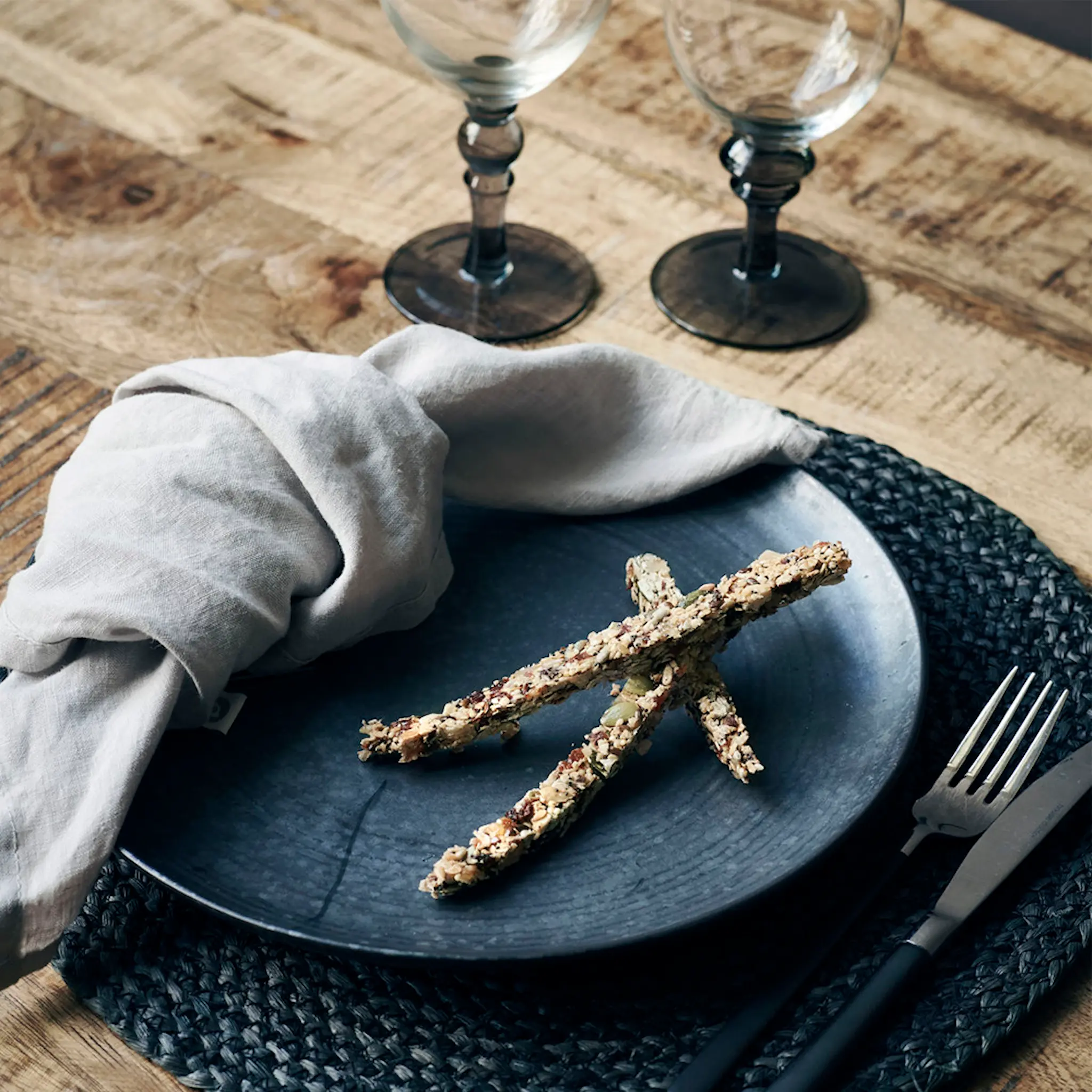 House Doctor Pion Ruokalautanen 28,5 cm Musta/Ruskea