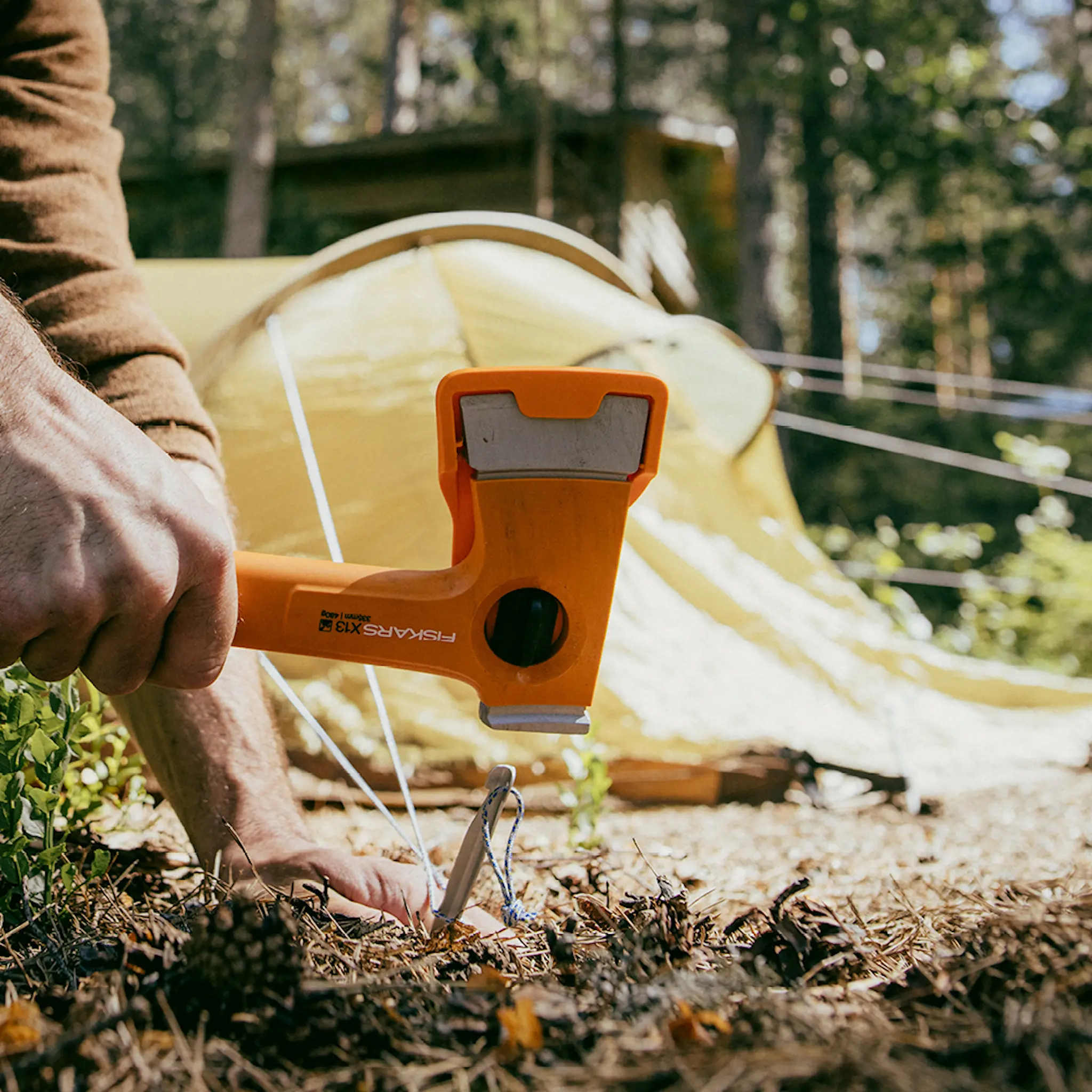 Fiskars X-series™ X13 ultralätt turyxa 33,5 cm orange