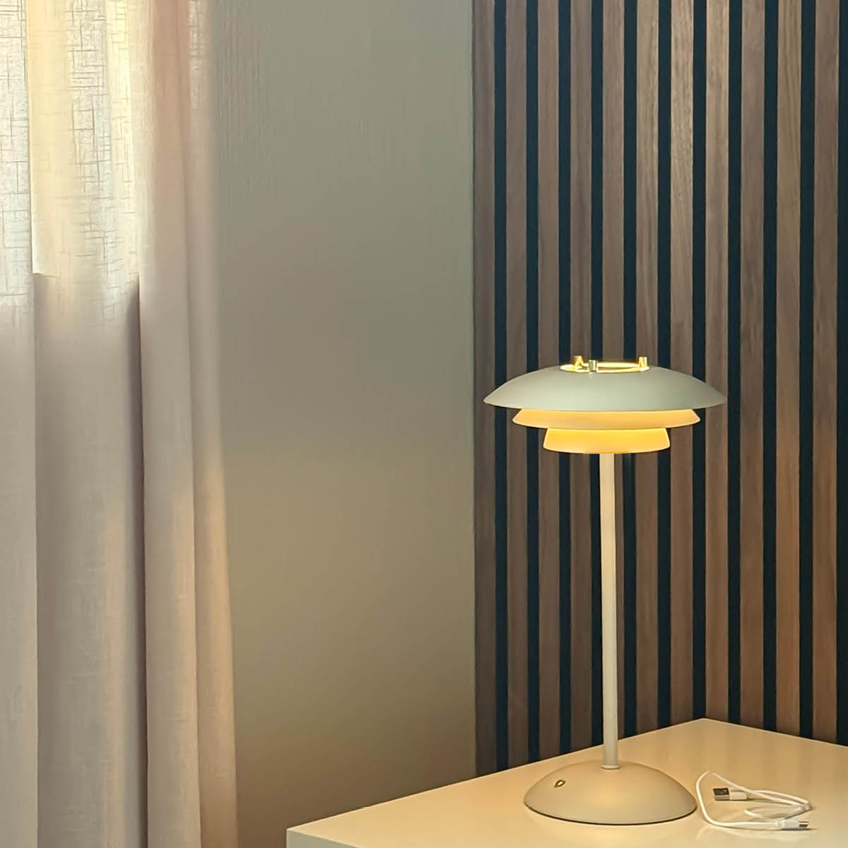 Aneta Lighting Epsilon Recharge pöytävalaisin kannettava 37 cm beige