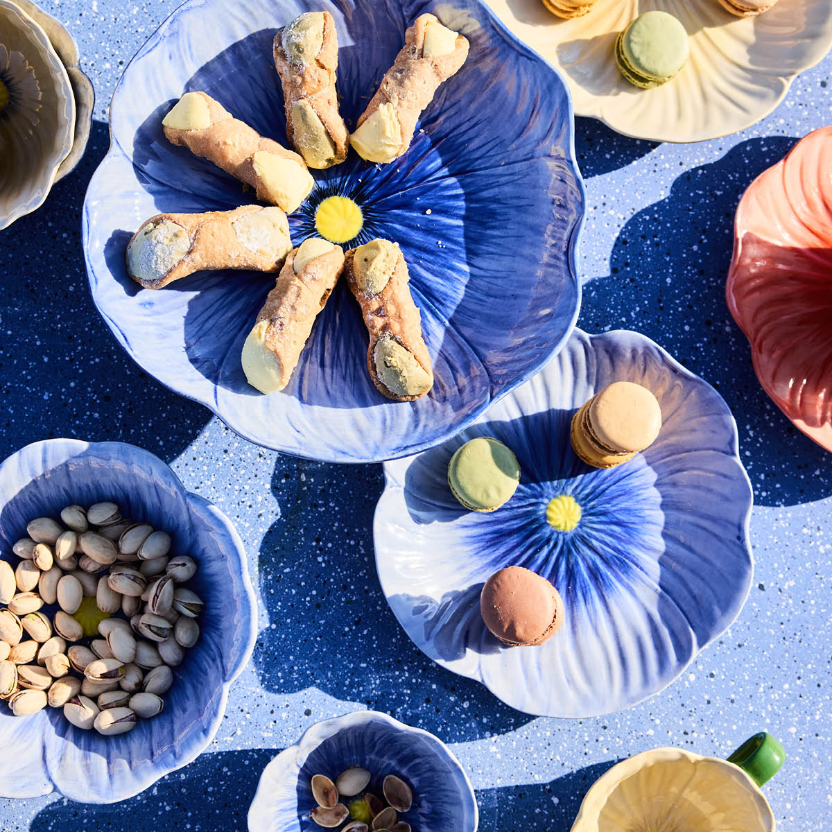 ByOn Poppy vallmo skål M 18x6,5 cm blå