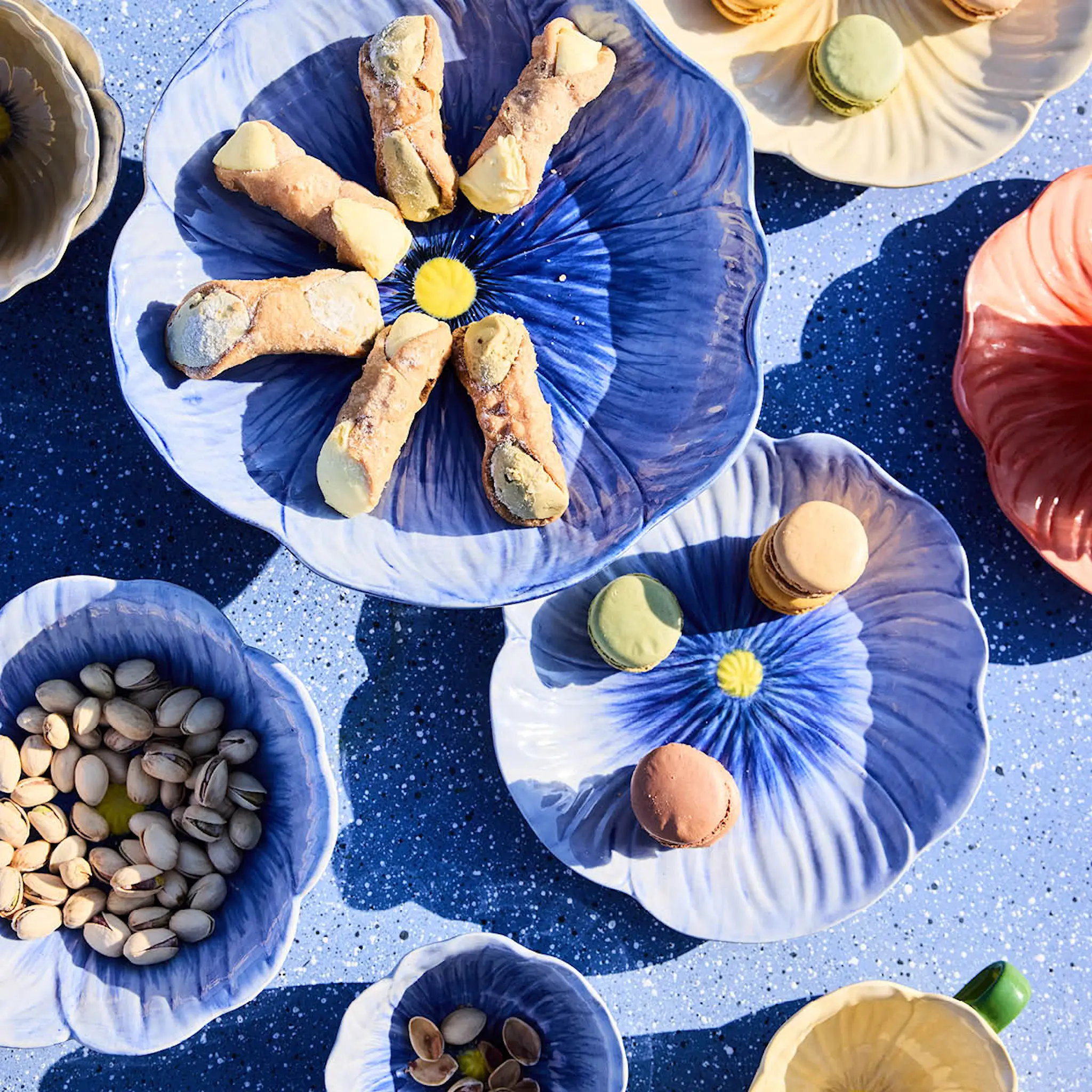 ByOn Poppy vallmo skål M 18x6,5 cm blå