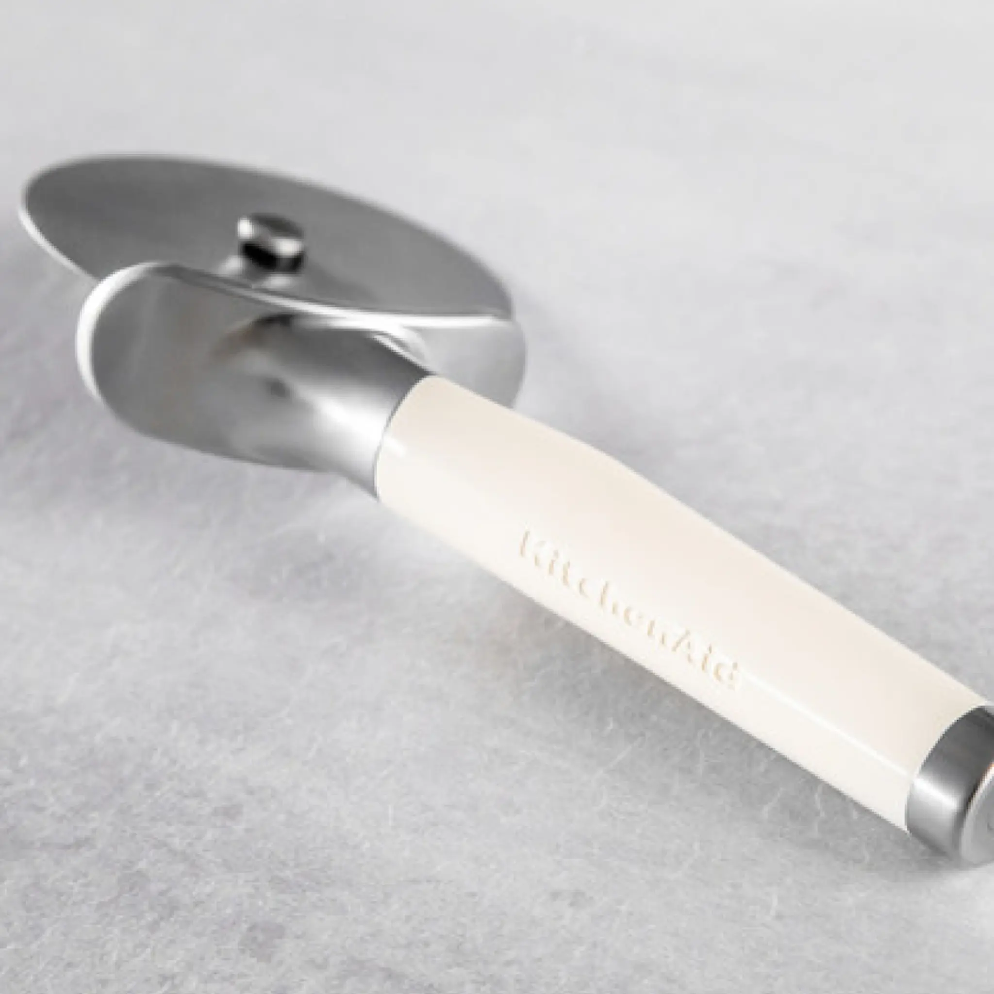 KitchenAid Core pizzaskärare 22,7 cm almond cream