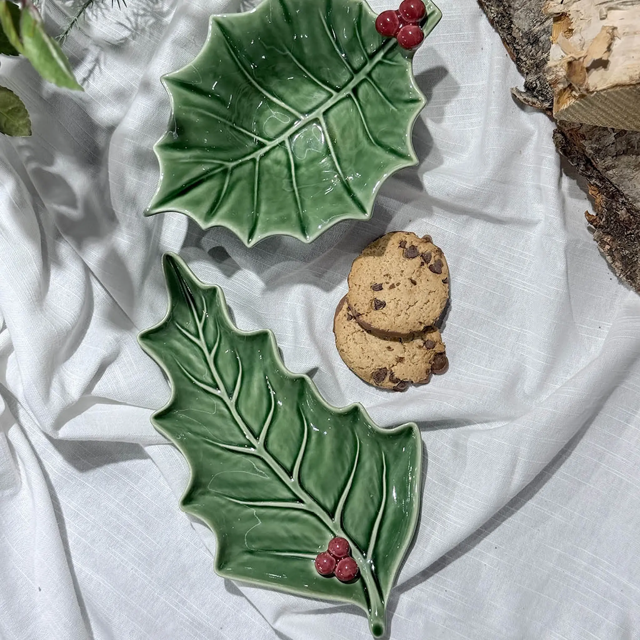 Bordallo Pinheiro Holly fat 27,5 cm blad grønn hover