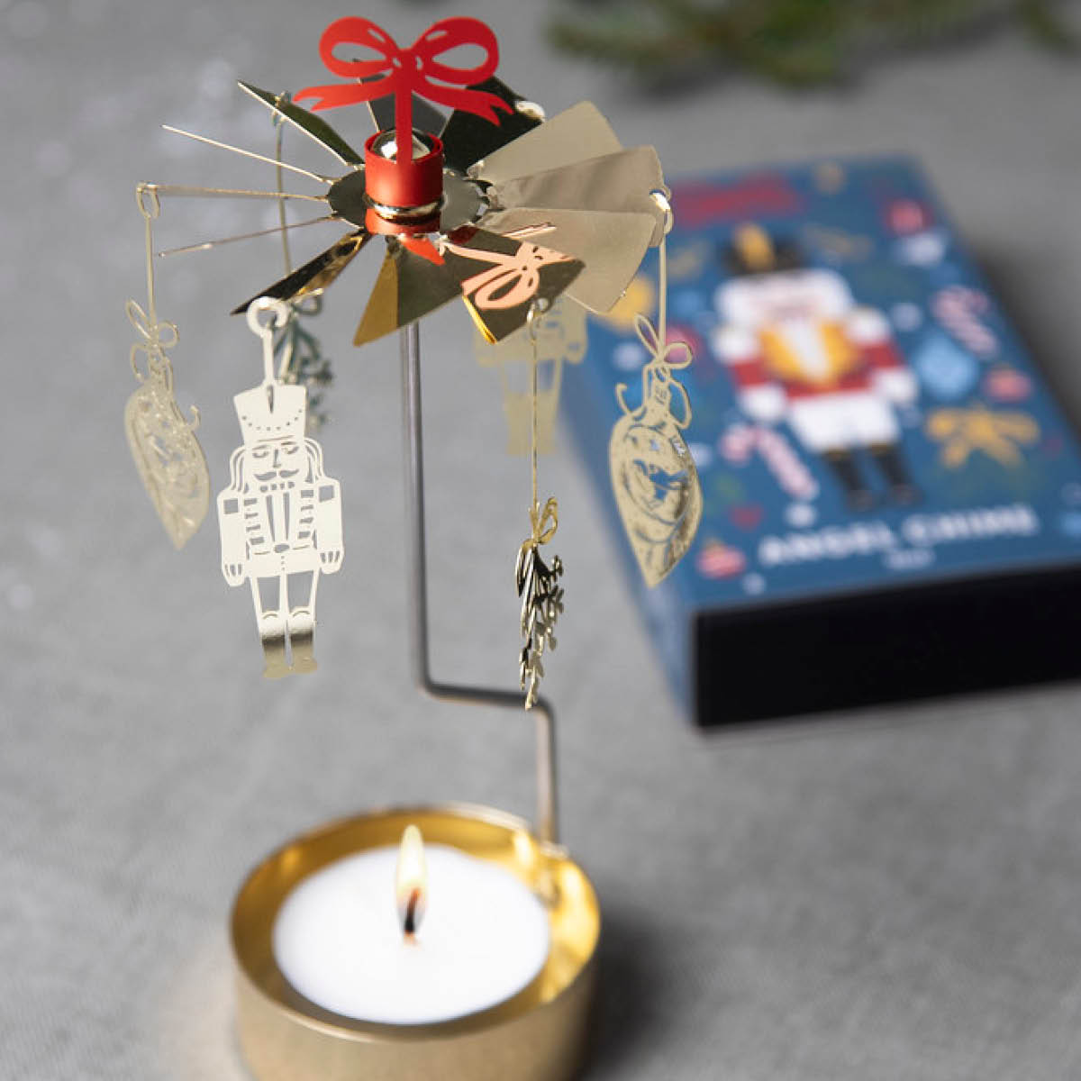 Pluto Noël englespill 16 cm gull