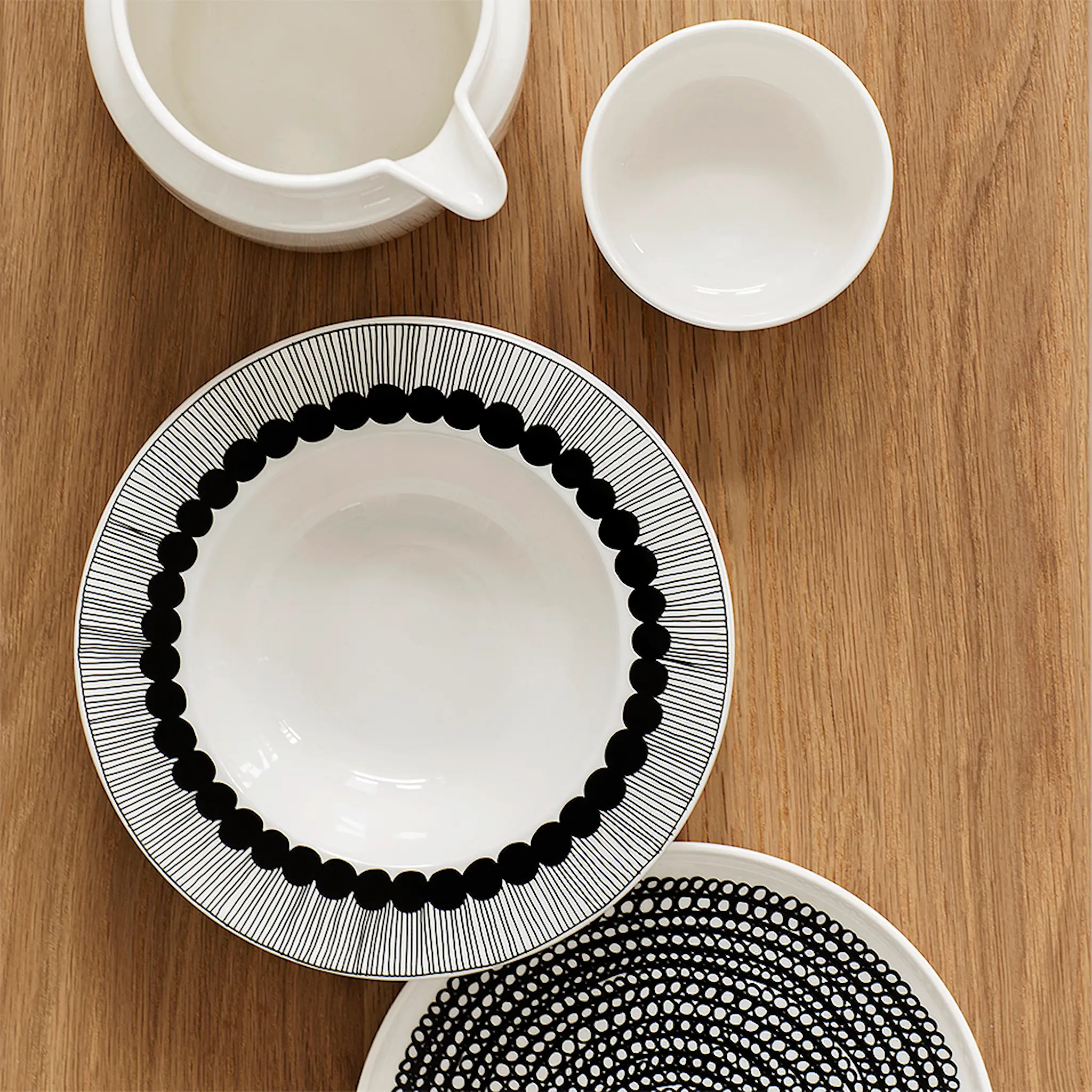 Marimekko Siirtolapuutarha Tallrik djup 20 cm Svart/vit