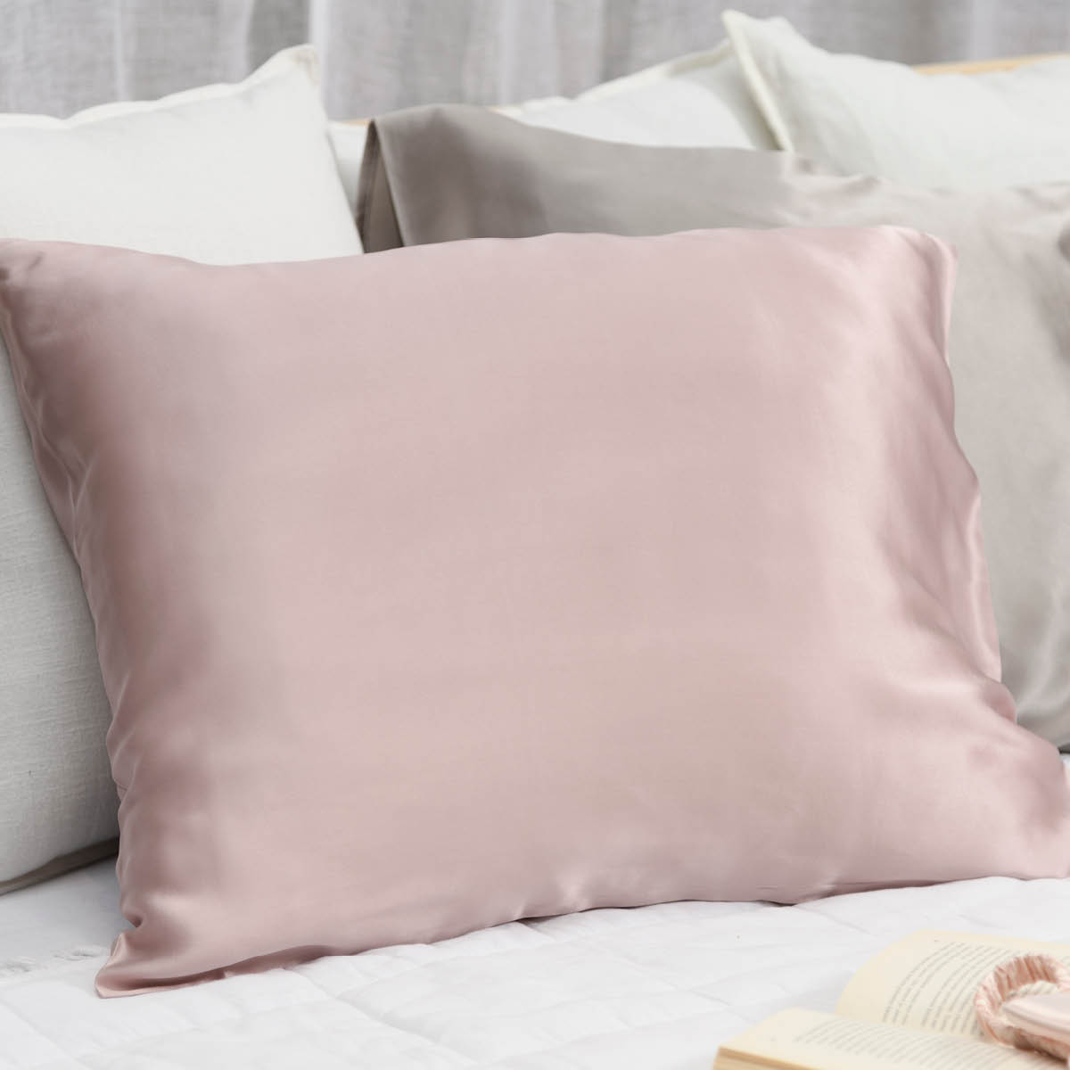 Fanni K Putetrekk silke 50×60 cm lyserosa