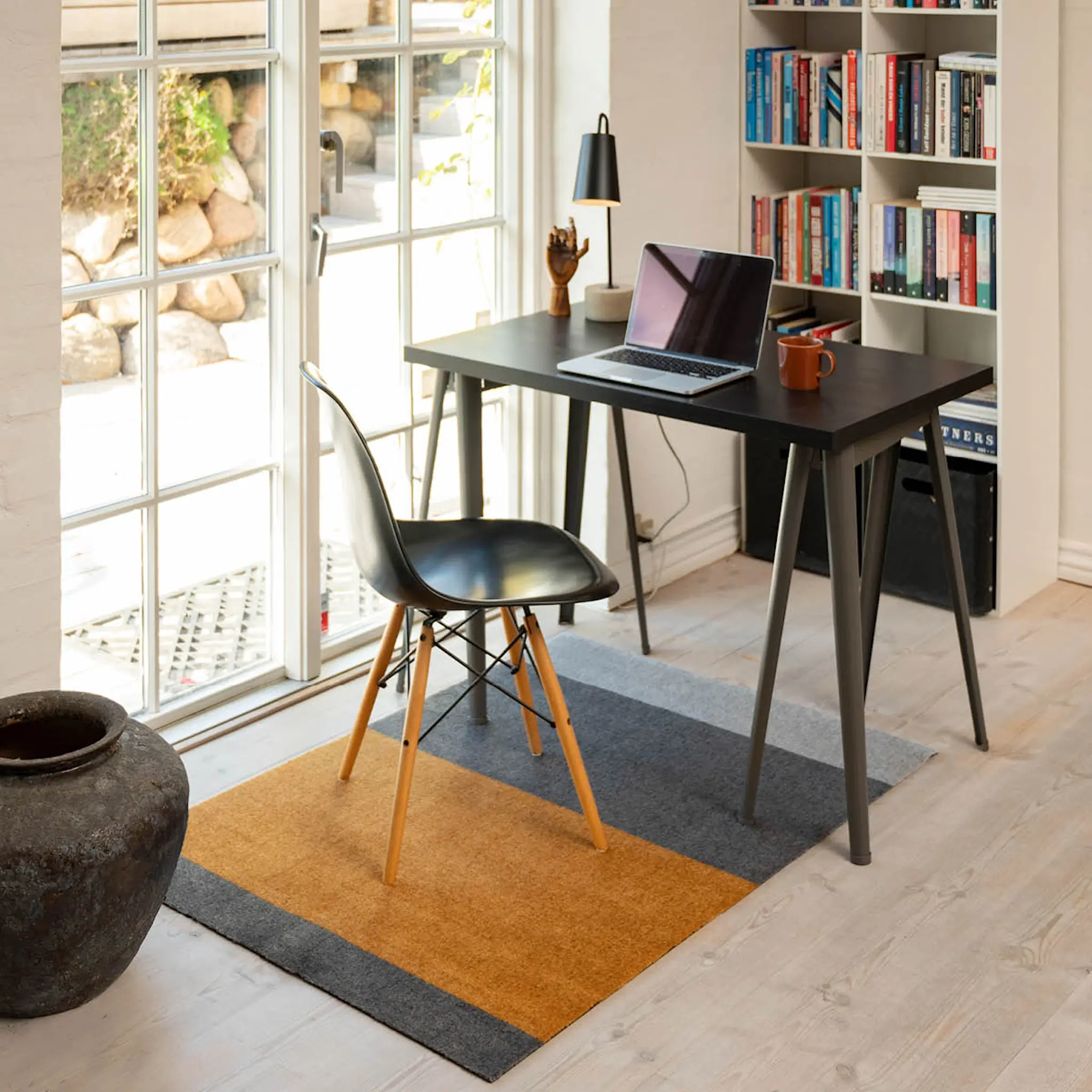Tica Copenhagen Stripes Horizontally golvmatta 130x90 cm dijon/grå