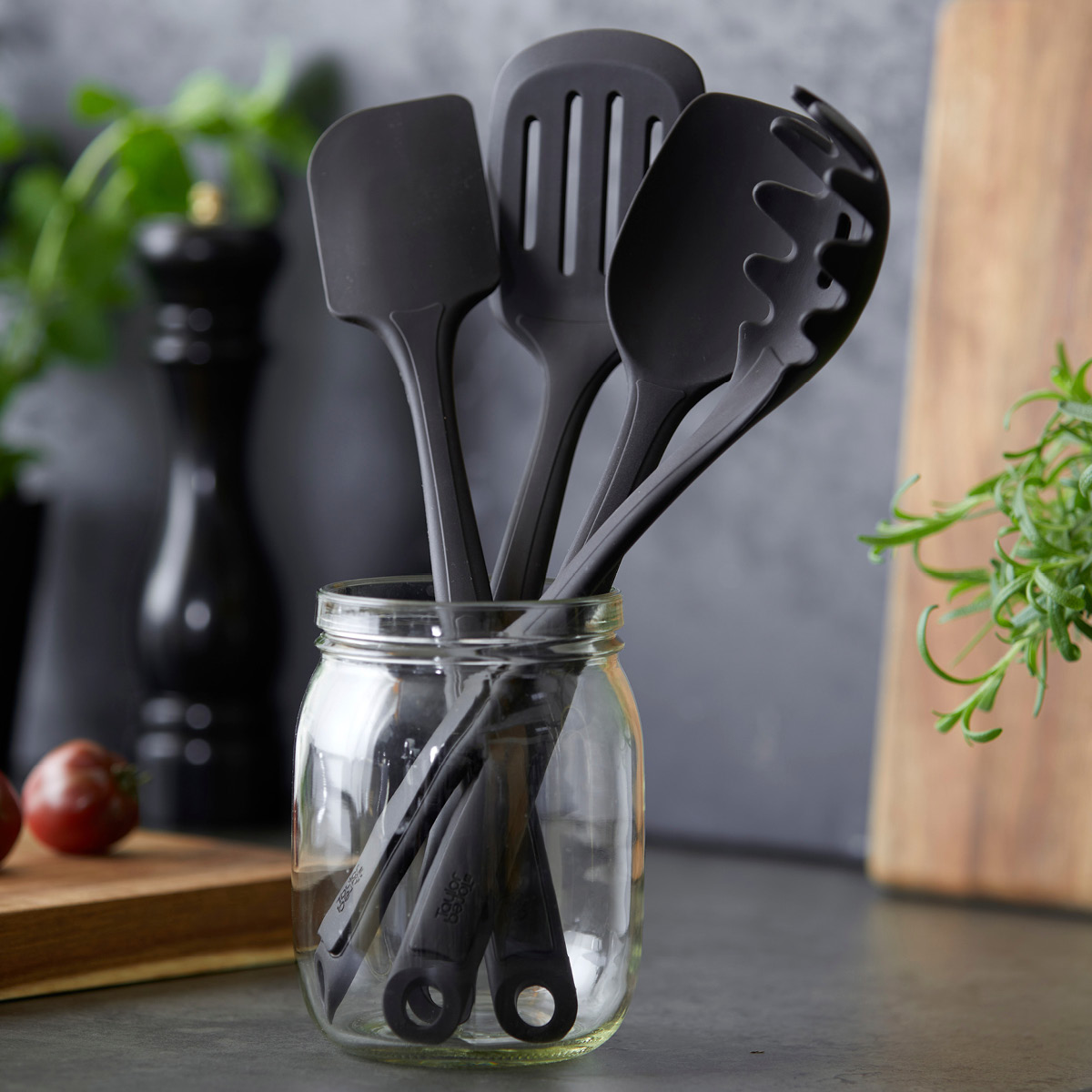 Tareq Taylor Annie deigskrape 33,5x5,9 cm svart