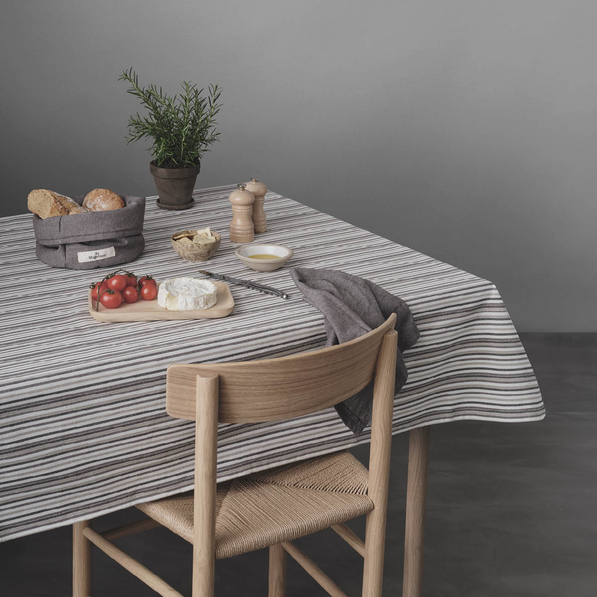 By Mogensen Duk 140x140 cm small stripes hvit