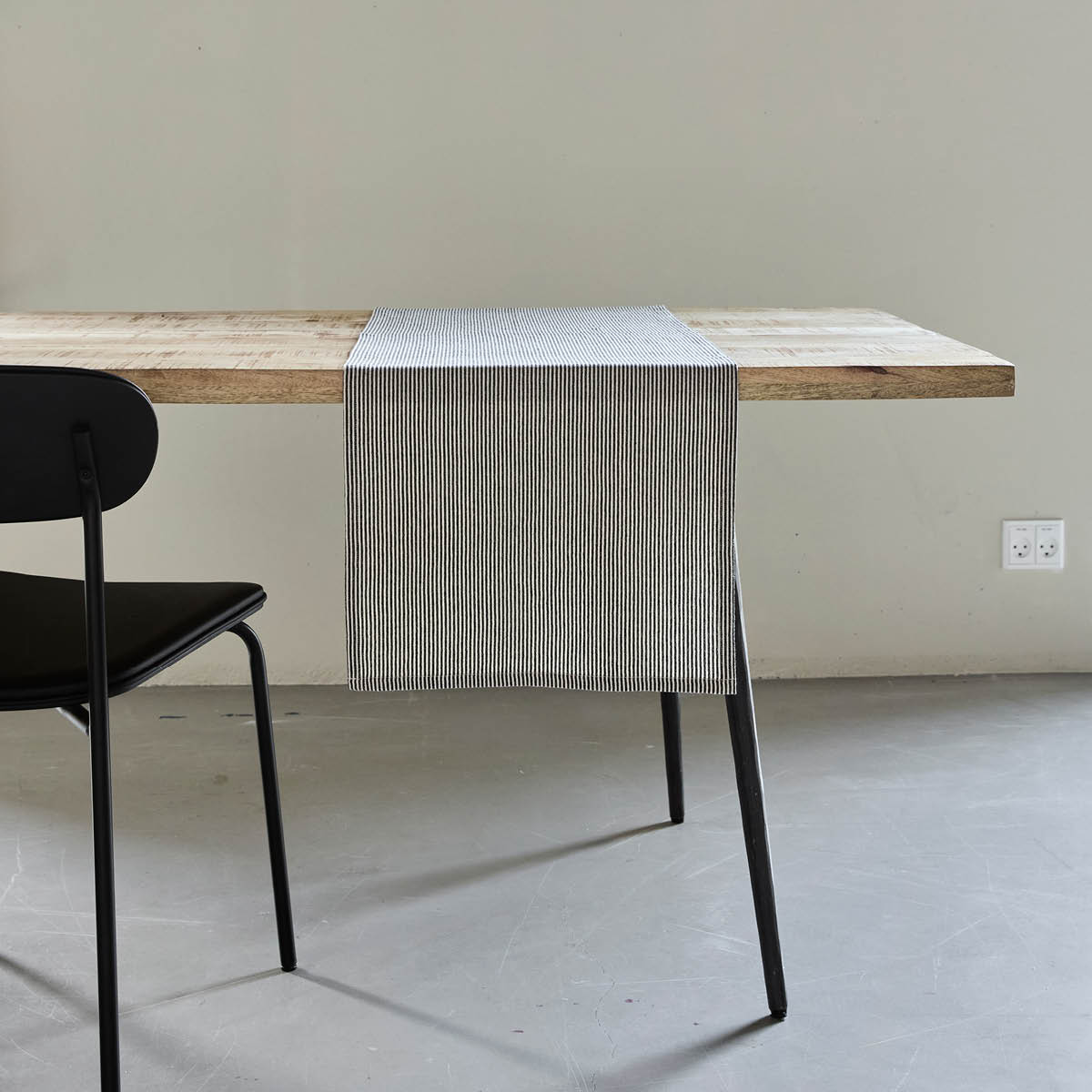 House Doctor Block Pöytätabletti 140x40 cm Hiekka/Musta