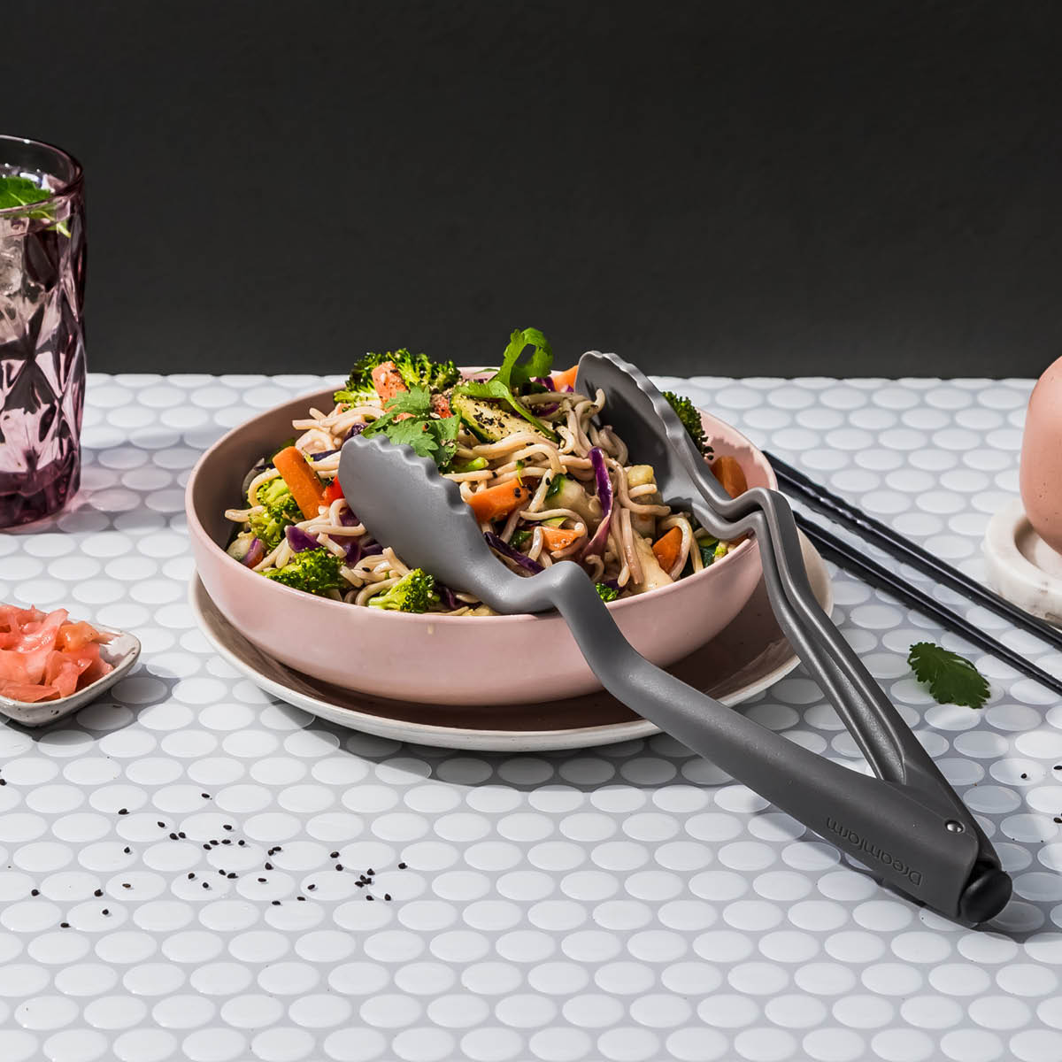 Dreamfarm Kjøkkentang med vinklet håndtak 29 cm grå