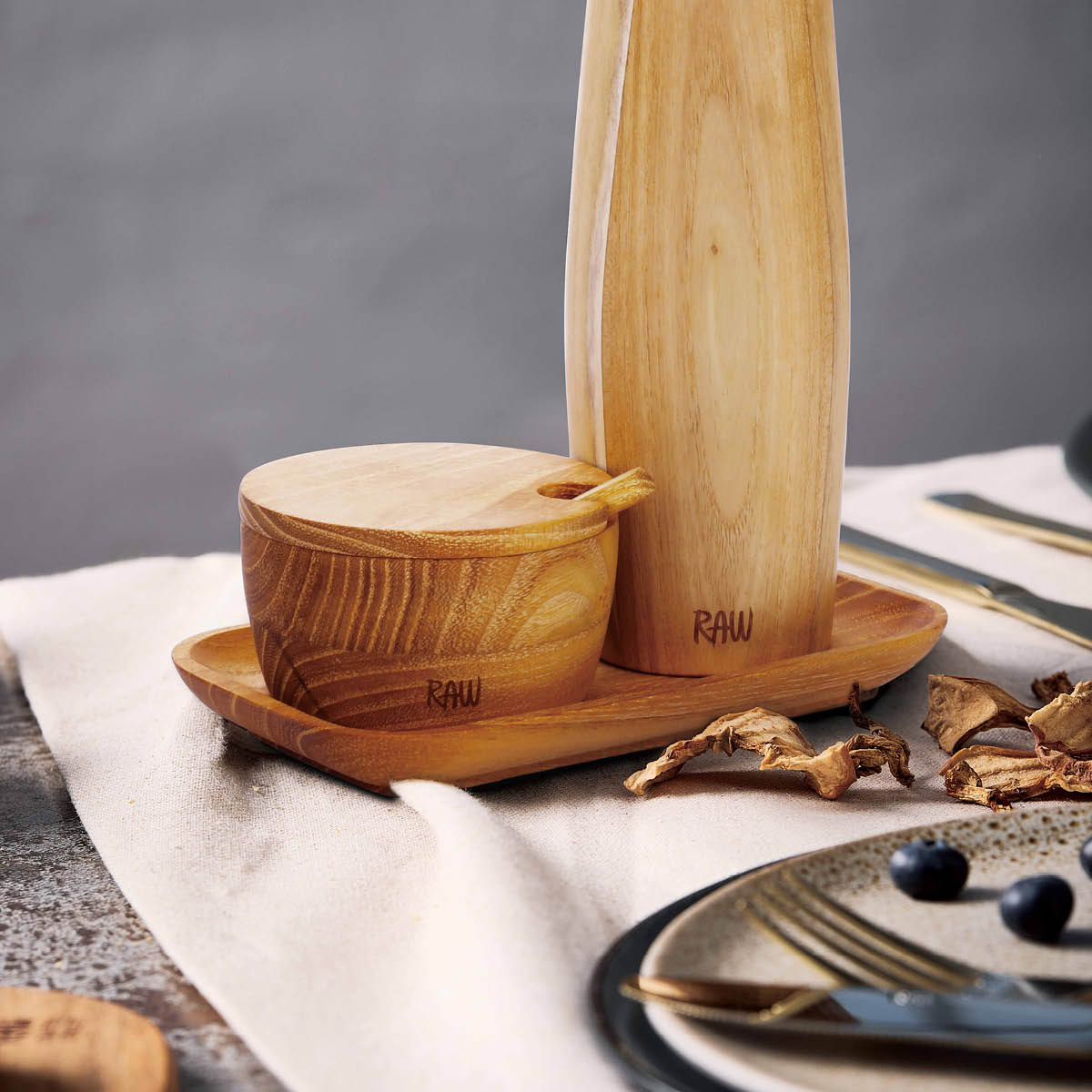 Aida RAW Teak keramisk pepparkvarn + bricka + saltkar