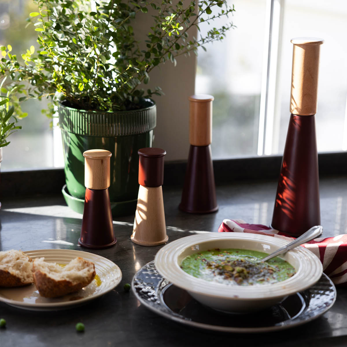 Sagaform Gurken salt- och pepparkvarn 15 cm 2-pack mörkröd/brun