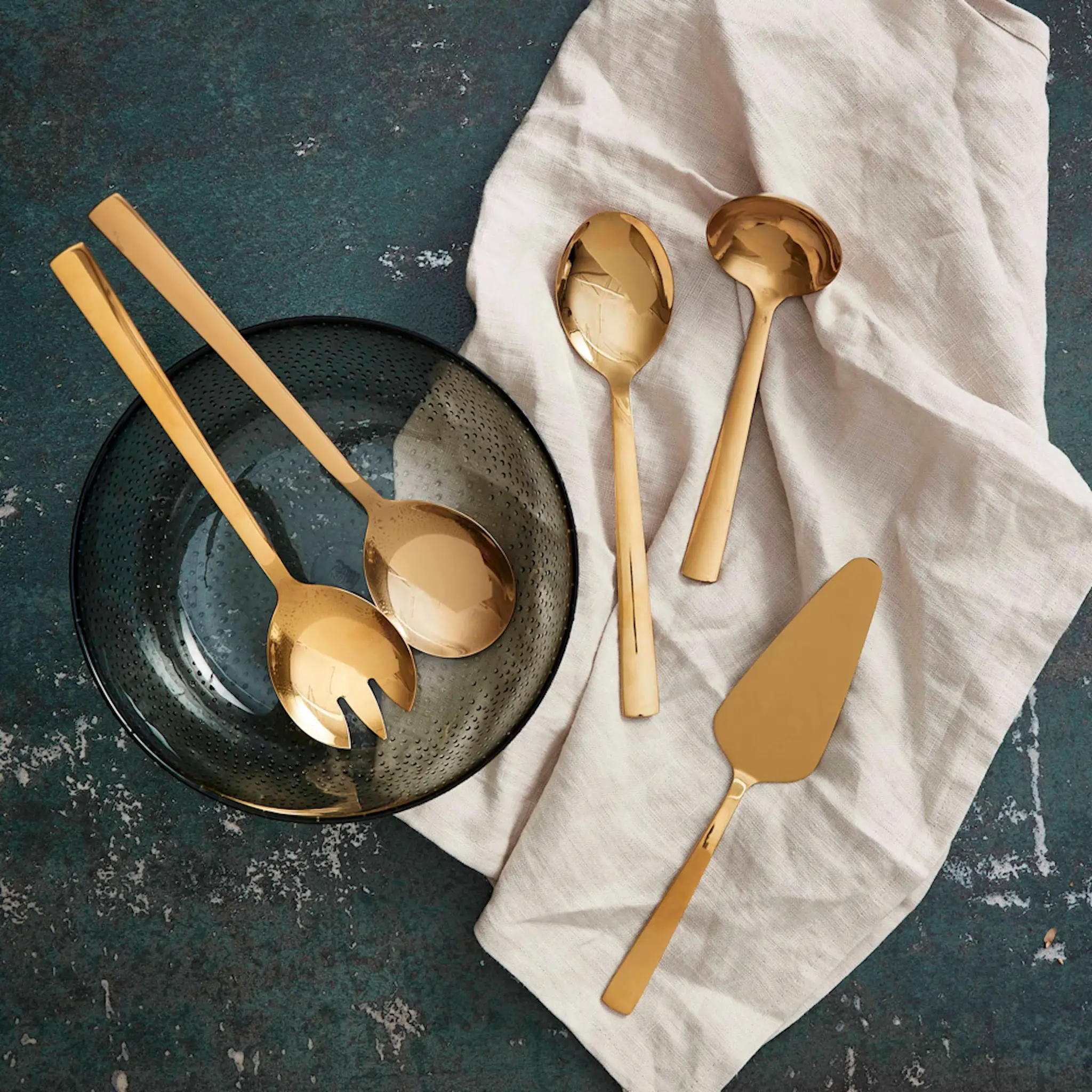 Aida Raw serveringsett 5 deler gull hover