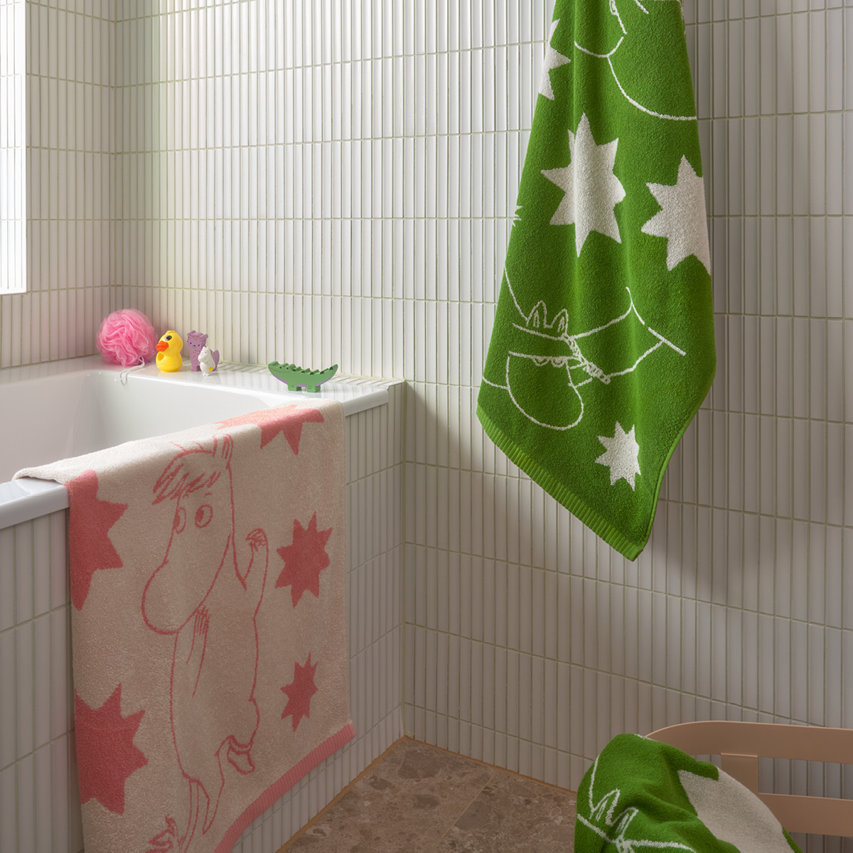 Moomin Arabia Mummi badehåndkle 70x140 cm stjerner rosa