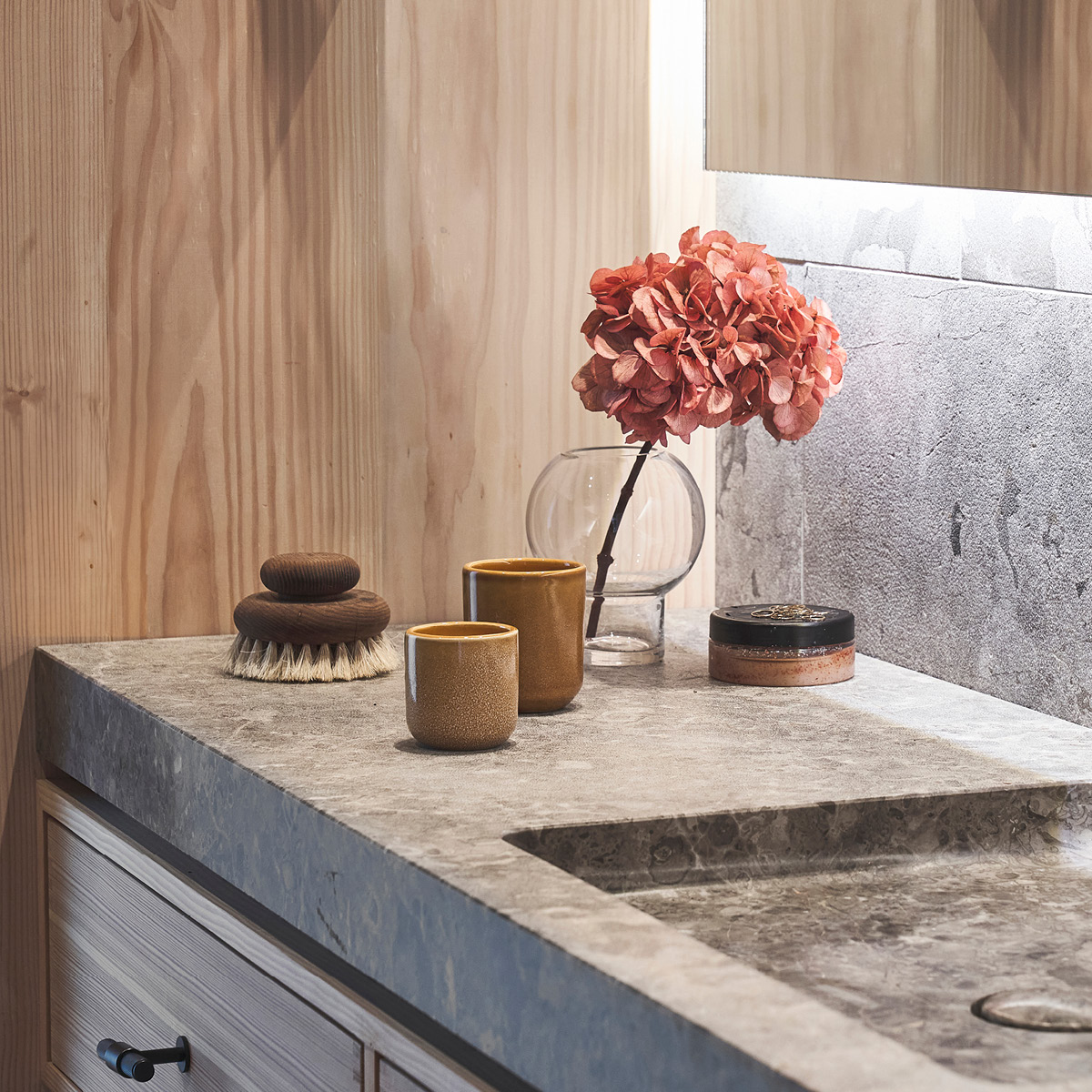 Villa Collection Iris Tuoksukynttilä 8x9,5 cm Amber