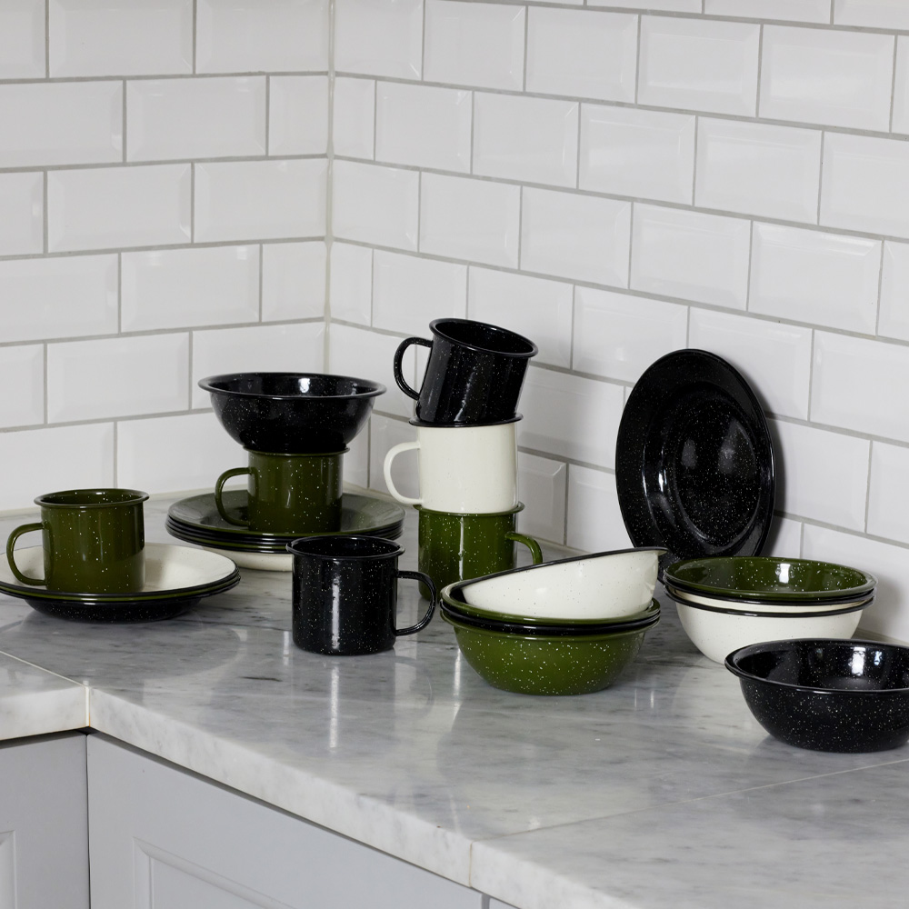 Sagaform Doris Emalilautanen 20 cm Musta