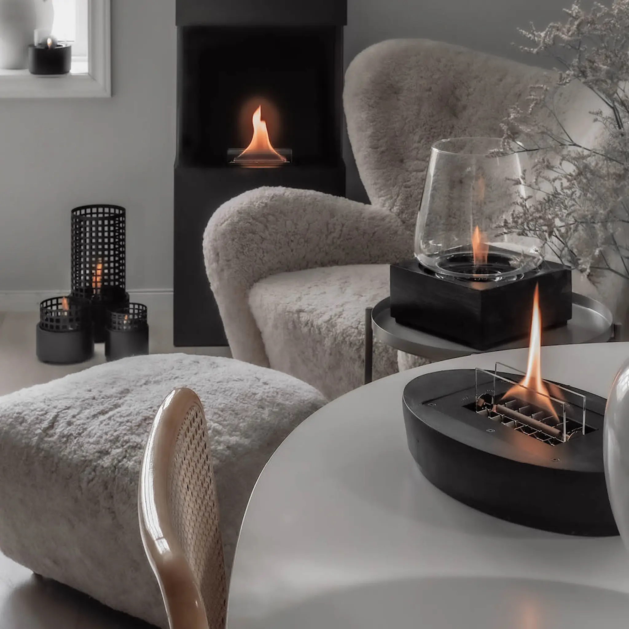 Tenderflame Carnation Bordsspis Svart