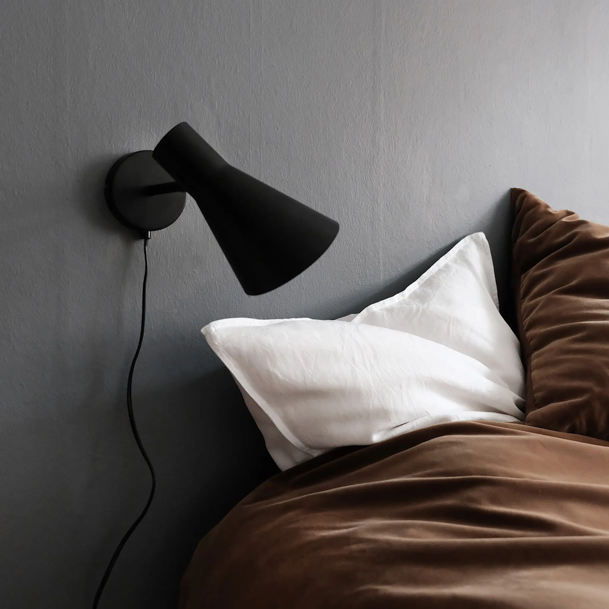 Dyberg Larsen DL12 vägglampa 20 cm svart