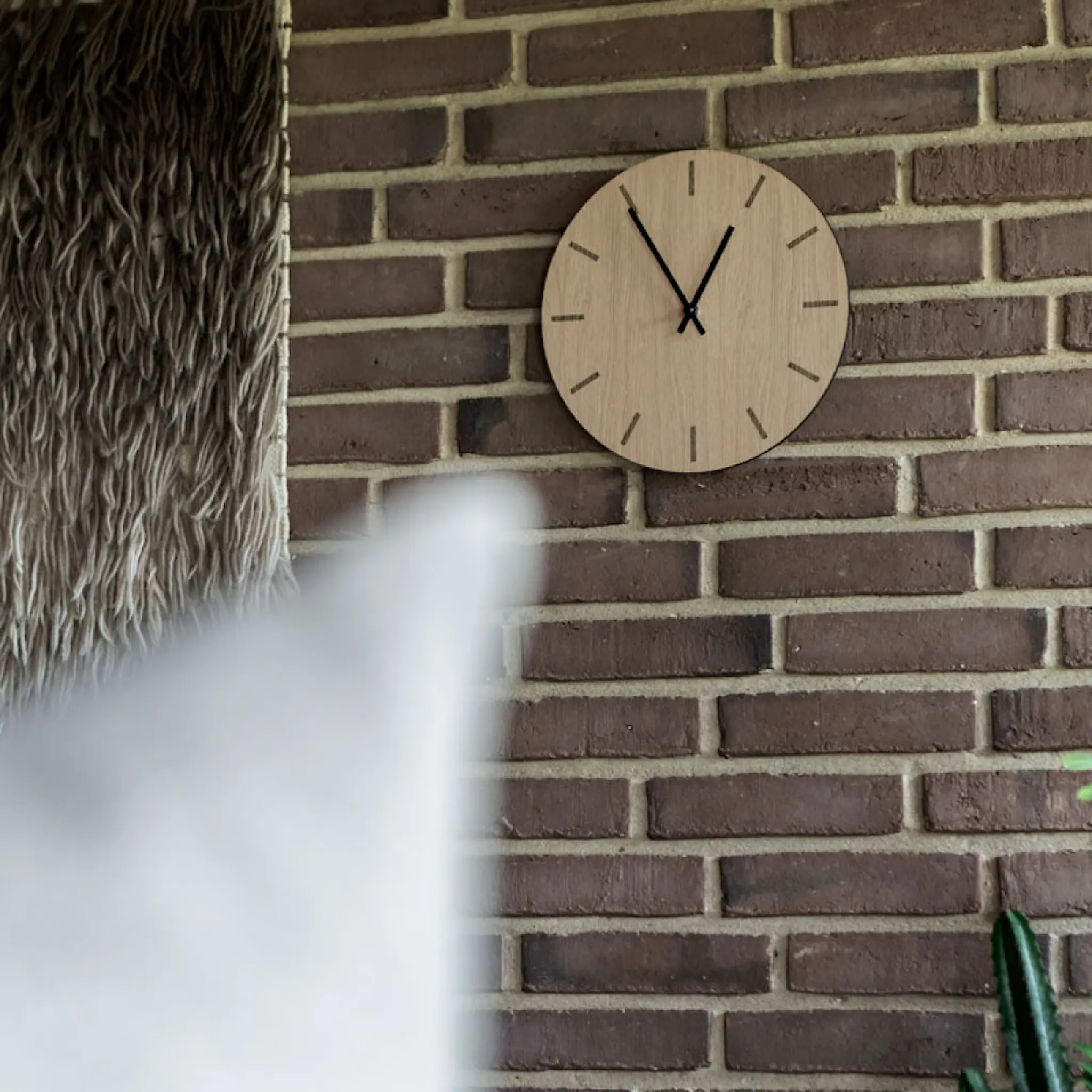 Hemverk Light Oak väggklocka 28 cm ljus ek med guldvisare