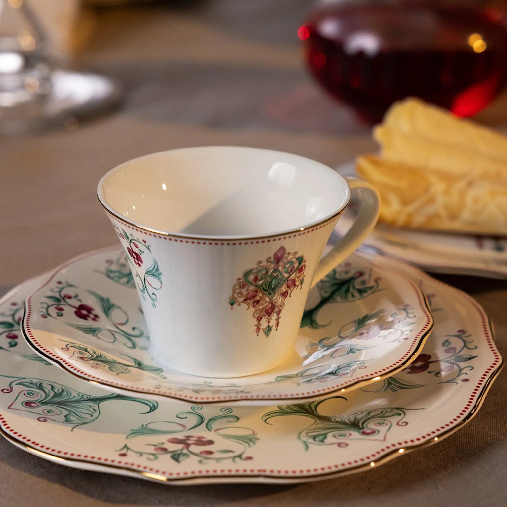 Magnor Lucia Muki ja aluslautanen 15 cl Valkoinen/Punainen/Vihreä