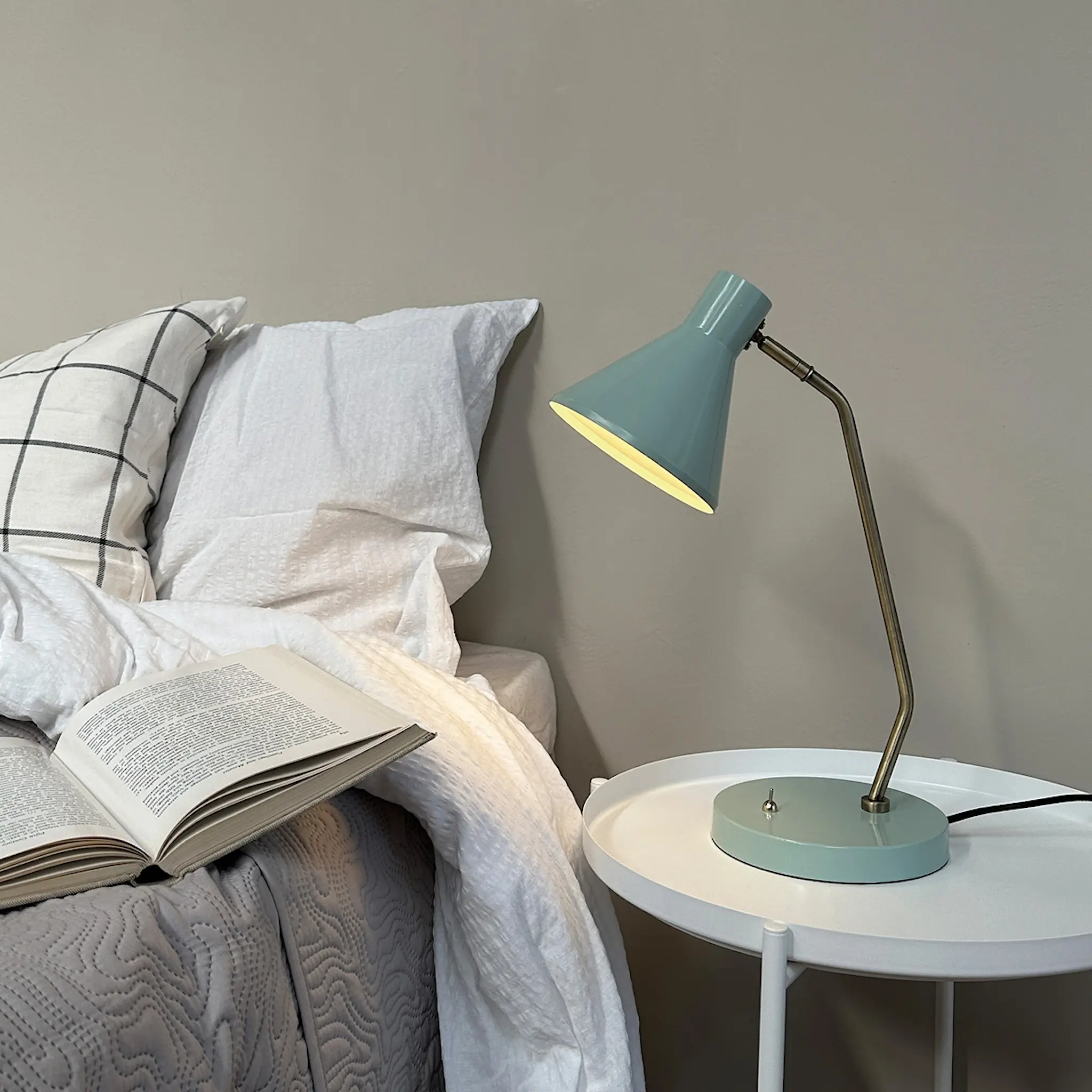 Dyberg Larsen Sleep bordslampa 43,3 cm mint
